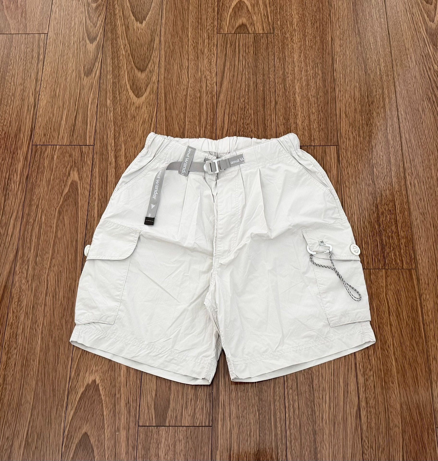And Wander andwander Oversized Cargo Shorts Size US 26 / EU 42 - 1 Thumbnail