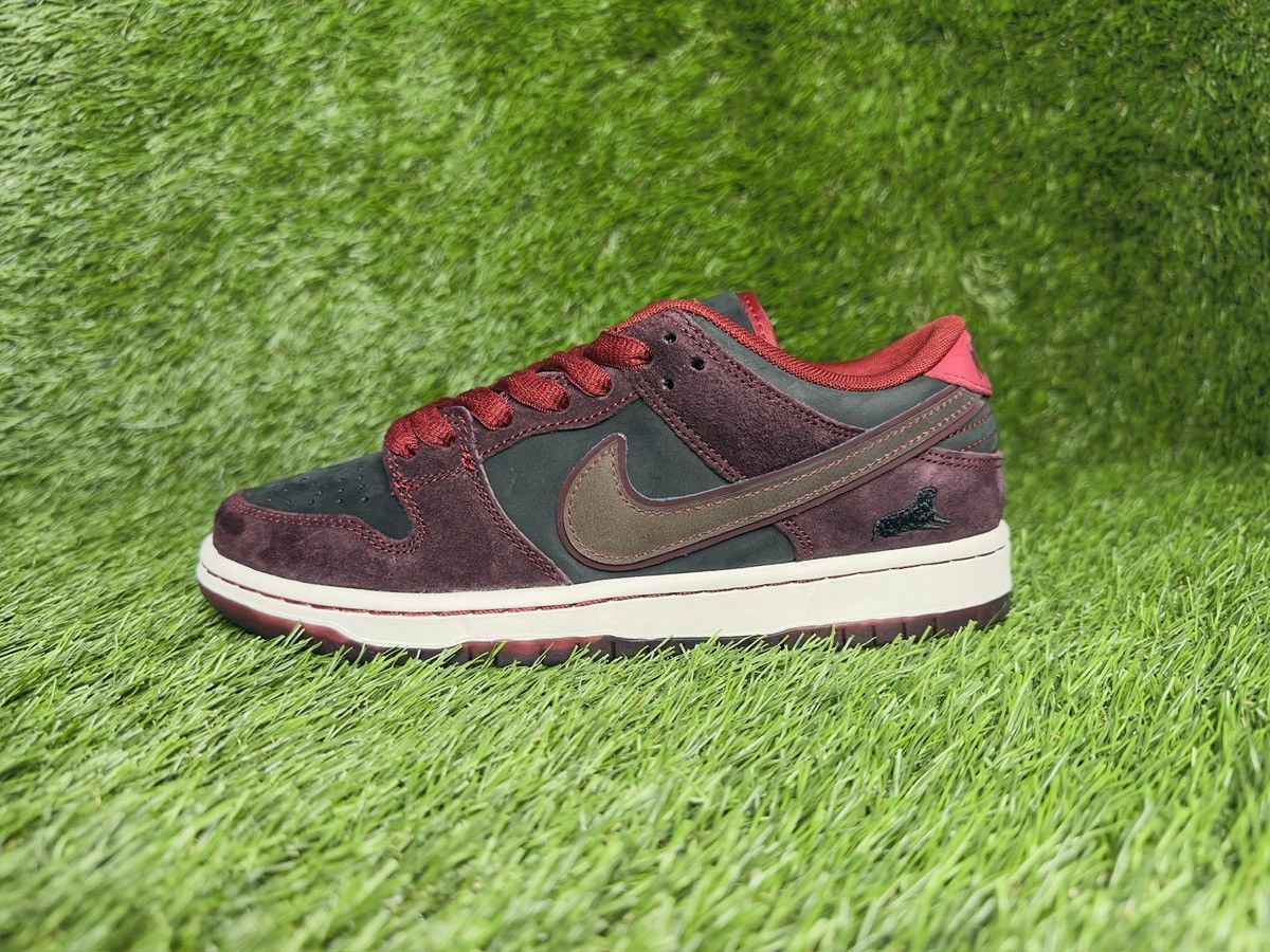 Nike Nike SB Dunk Low & Riot Skateshop Size US 6 / EU 39 - 2 Thumbnail