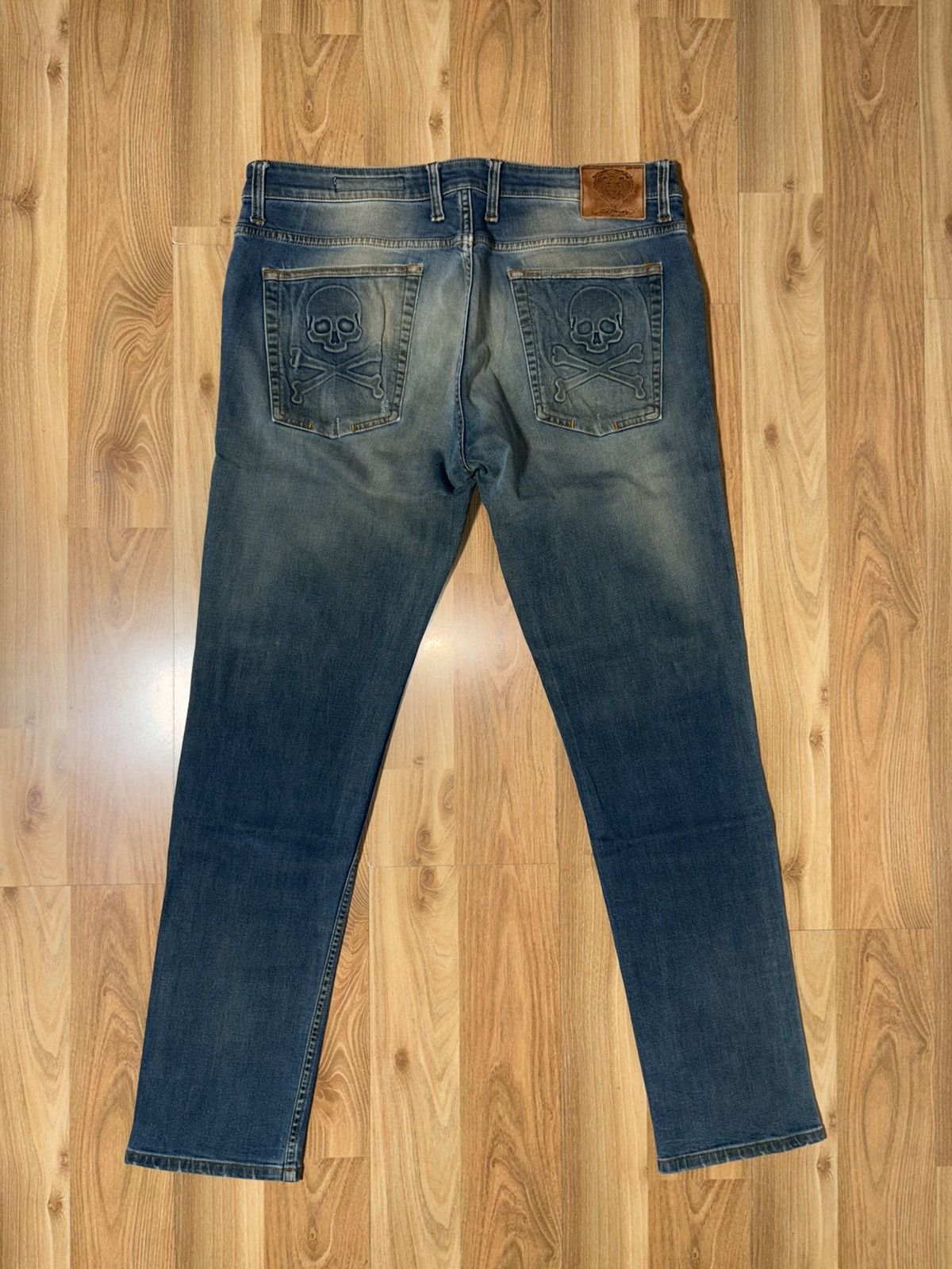 Ed Hardy VTG Ed Hardy "Dagger" Slim Taper Jean Embossed Skull Size 34 Size US 34 / EU 50 - 2 Thumbnail