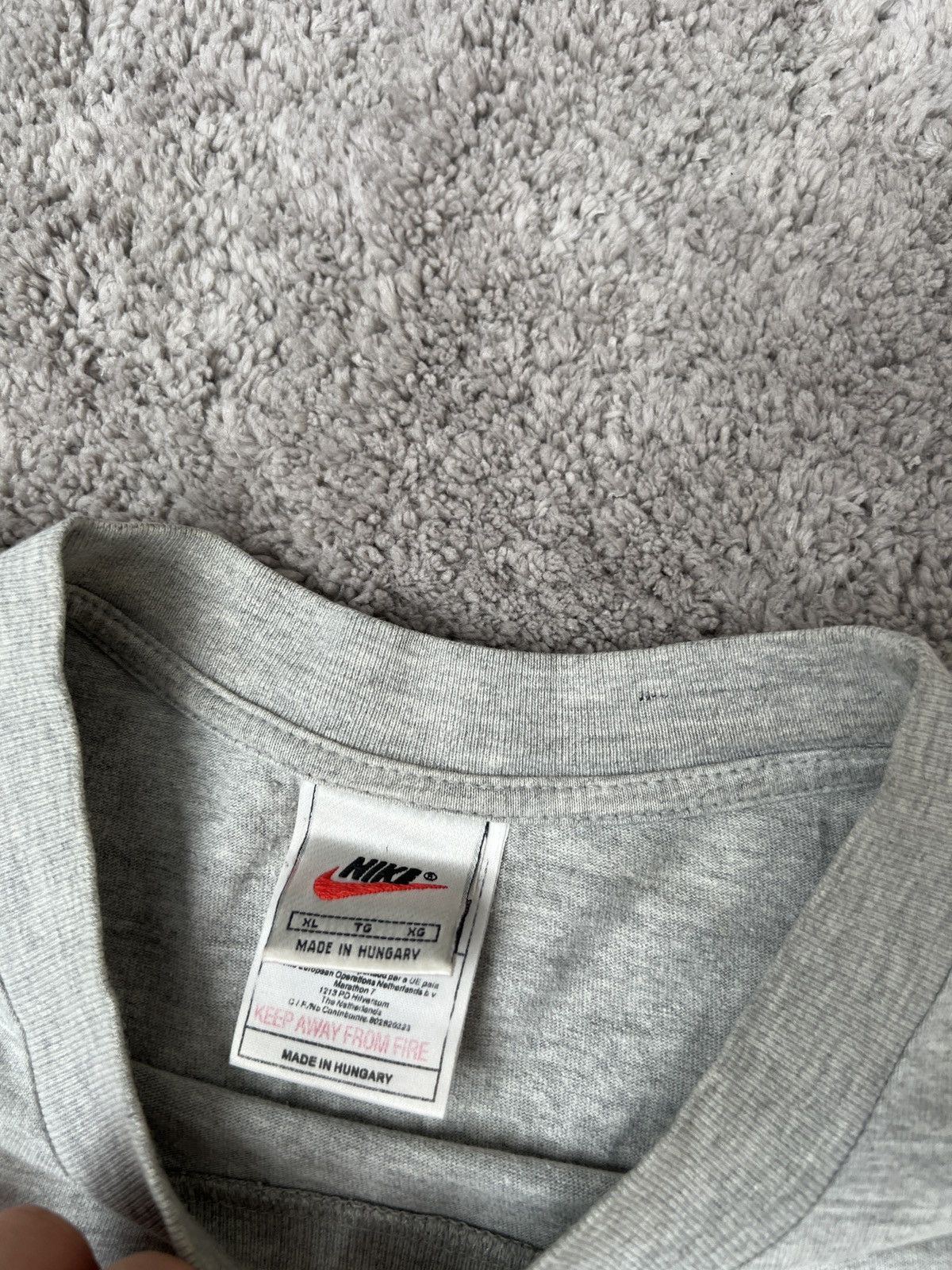 Nike × Vintage Vintage Nike T-shirt Big Centre Logo Size US XL / EU 56 / 4 - 4 Thumbnail