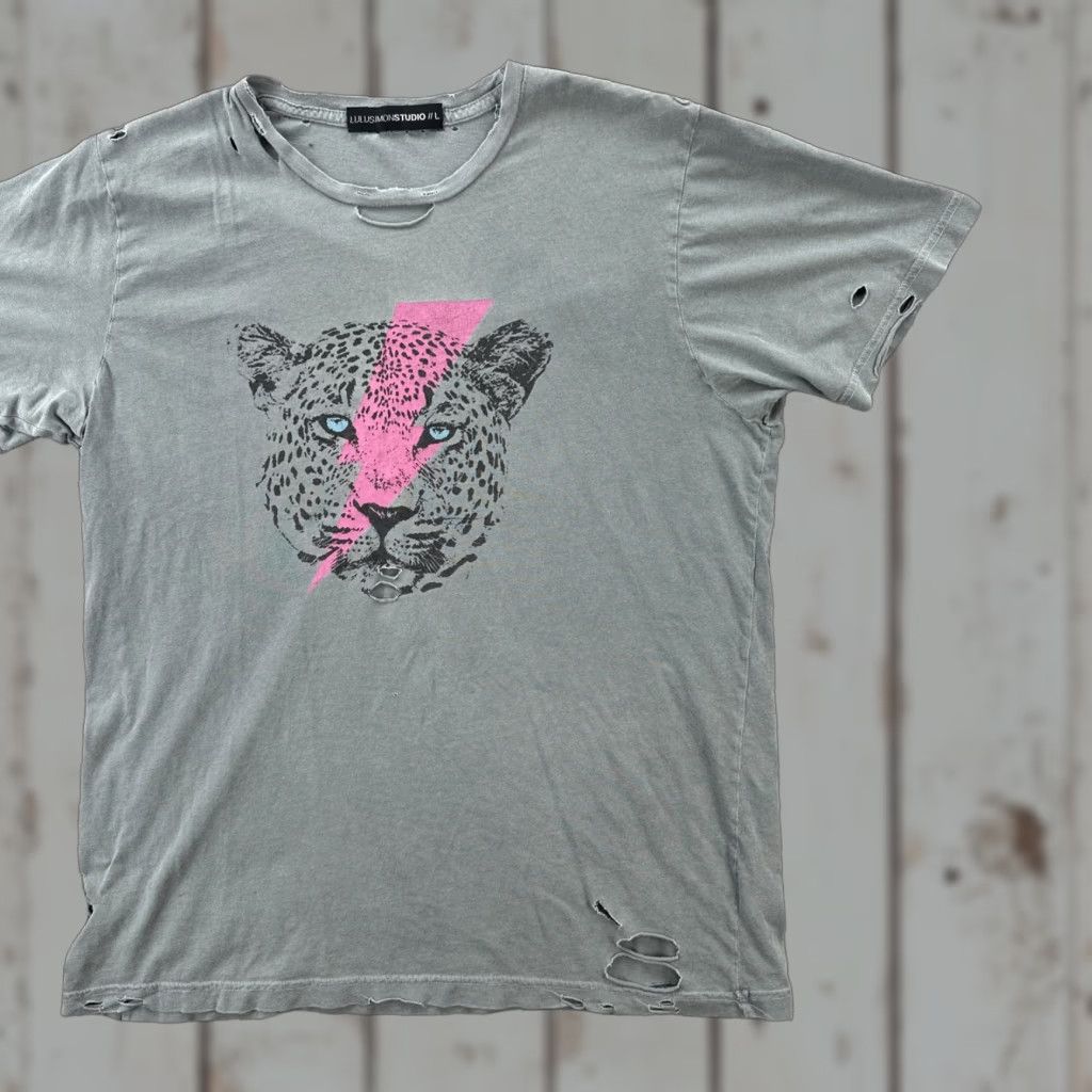 Lululemon VINTAGE Lululemon Studio Distressed Women’s Large Gray Green Graphic Print T Shirt Size L / US 10 / IT 46 - 1 Thumbnail