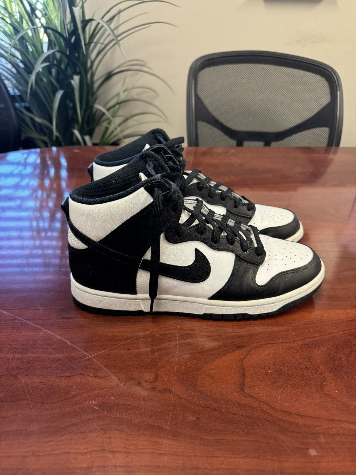 Nike Hightop nike panda dunks Size US 11 / EU 44 - 2 Thumbnail