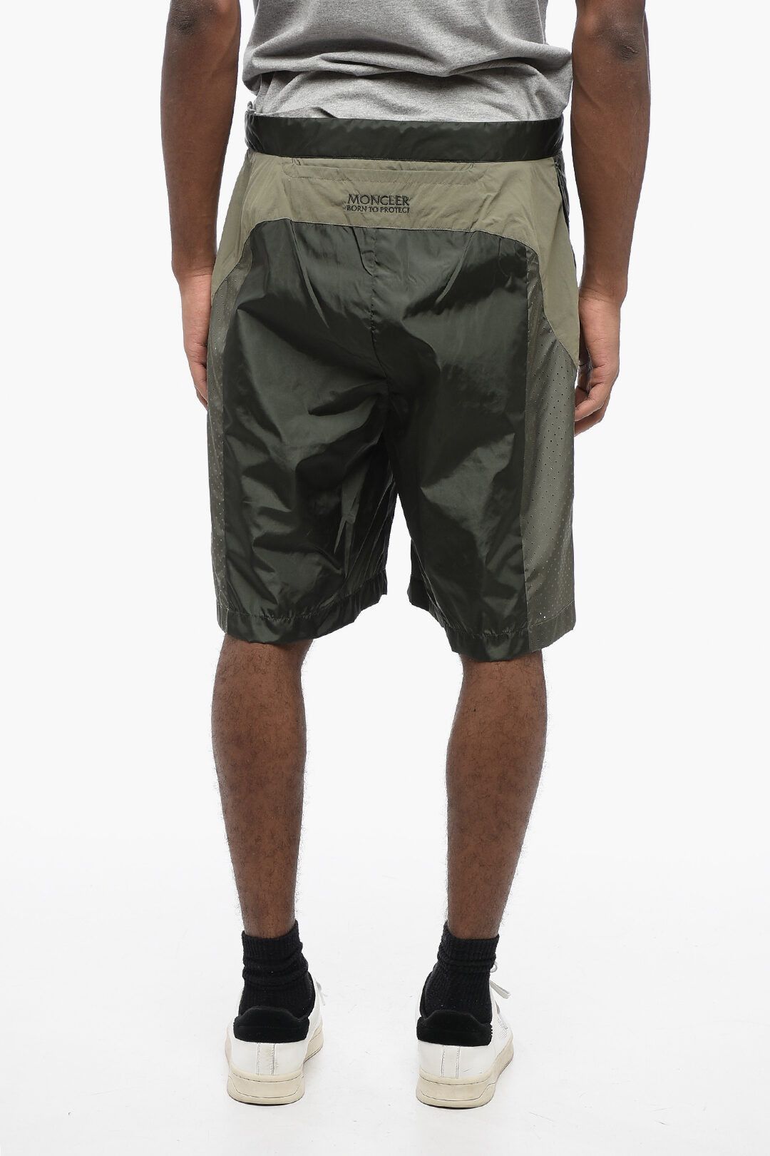o1y0225 Short in Military Green