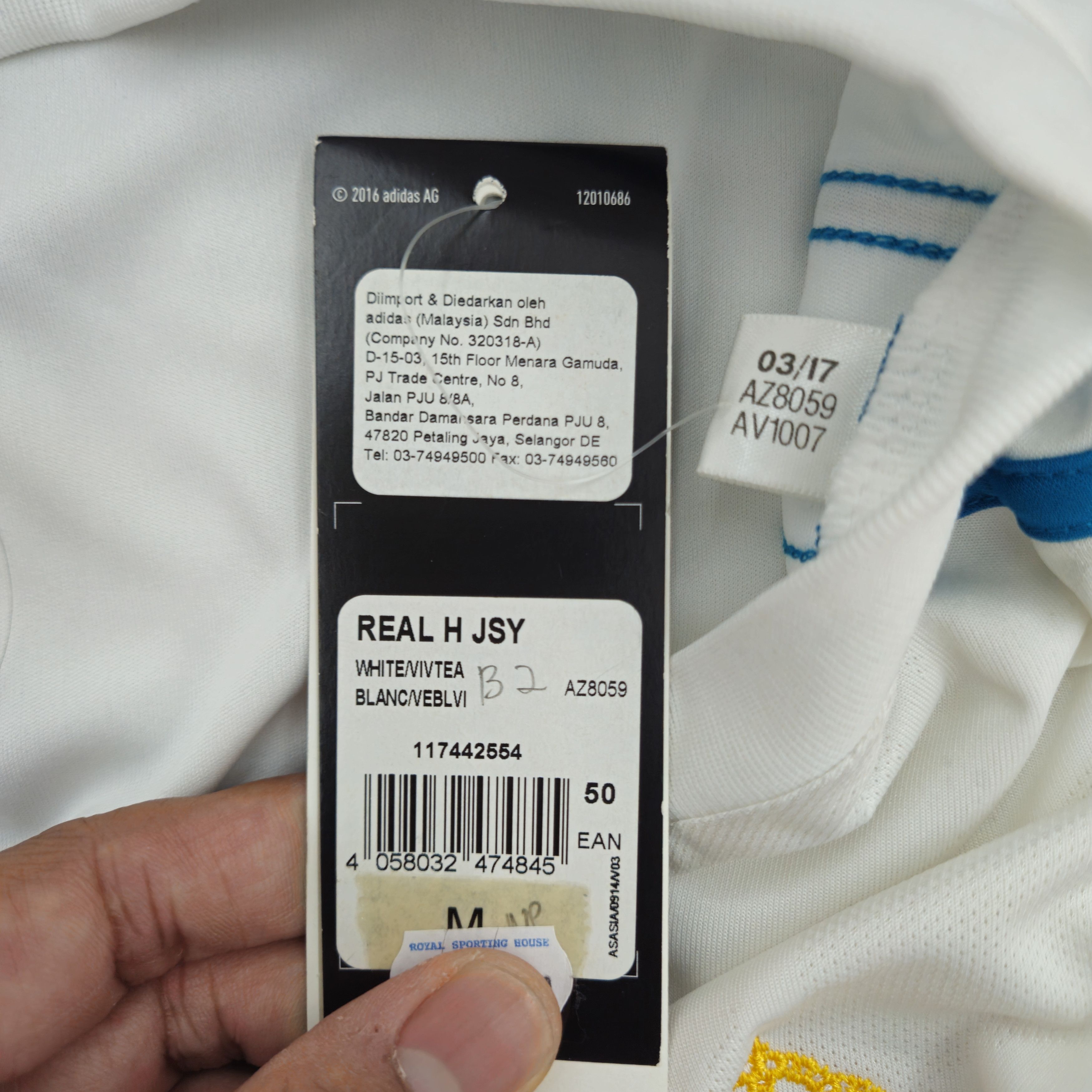 Other REAL MADRID 2017 2018 HOME MEDIUM AZ8059 CLIMACOOL Size US M / EU 48-50 / 2 - 1 Thumbnail