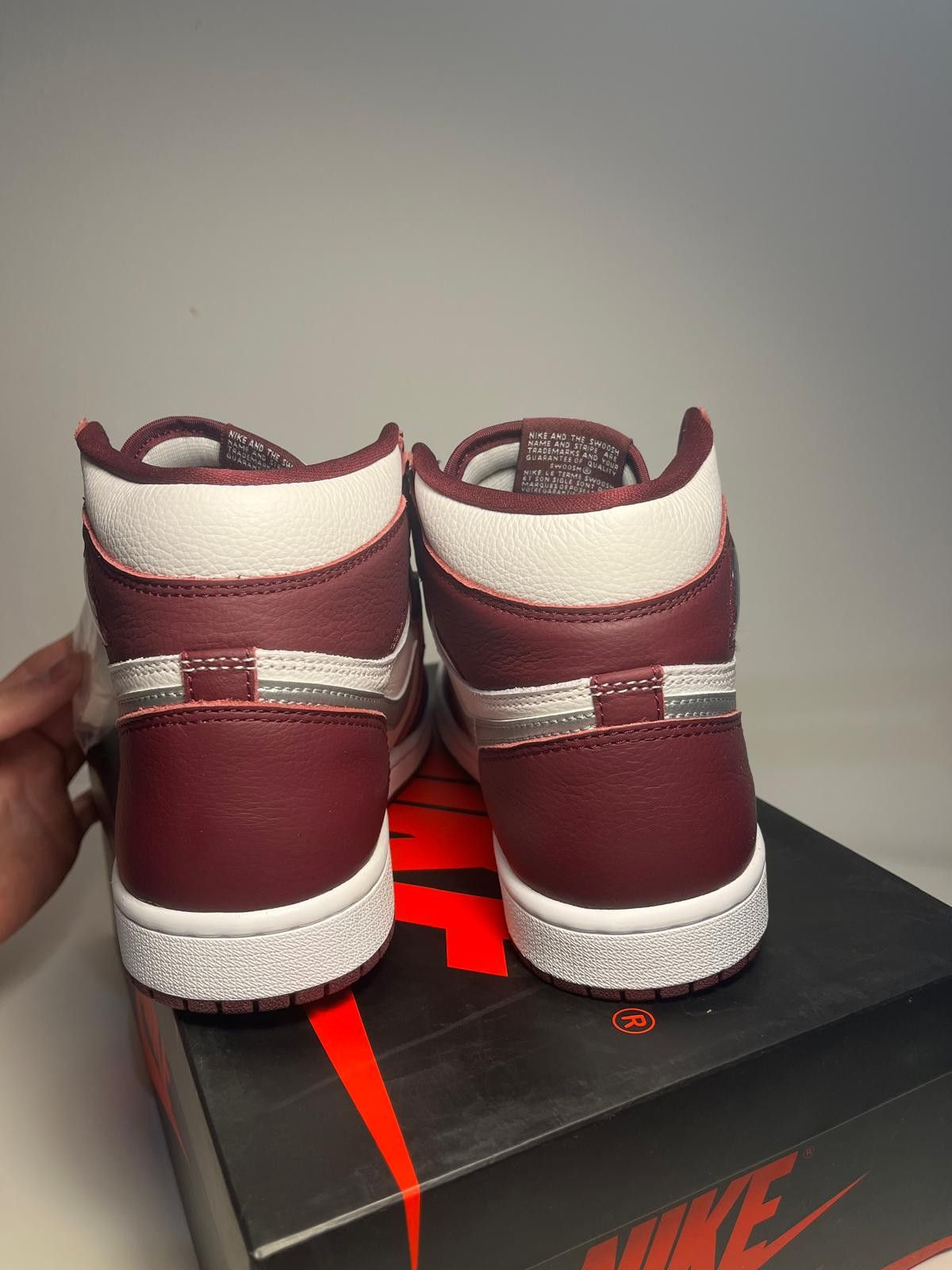 Nike Jordan 1 Retro High OG Bordeaux 40.5 Size US 7.5 / EU 40-41 - 6 Thumbnail