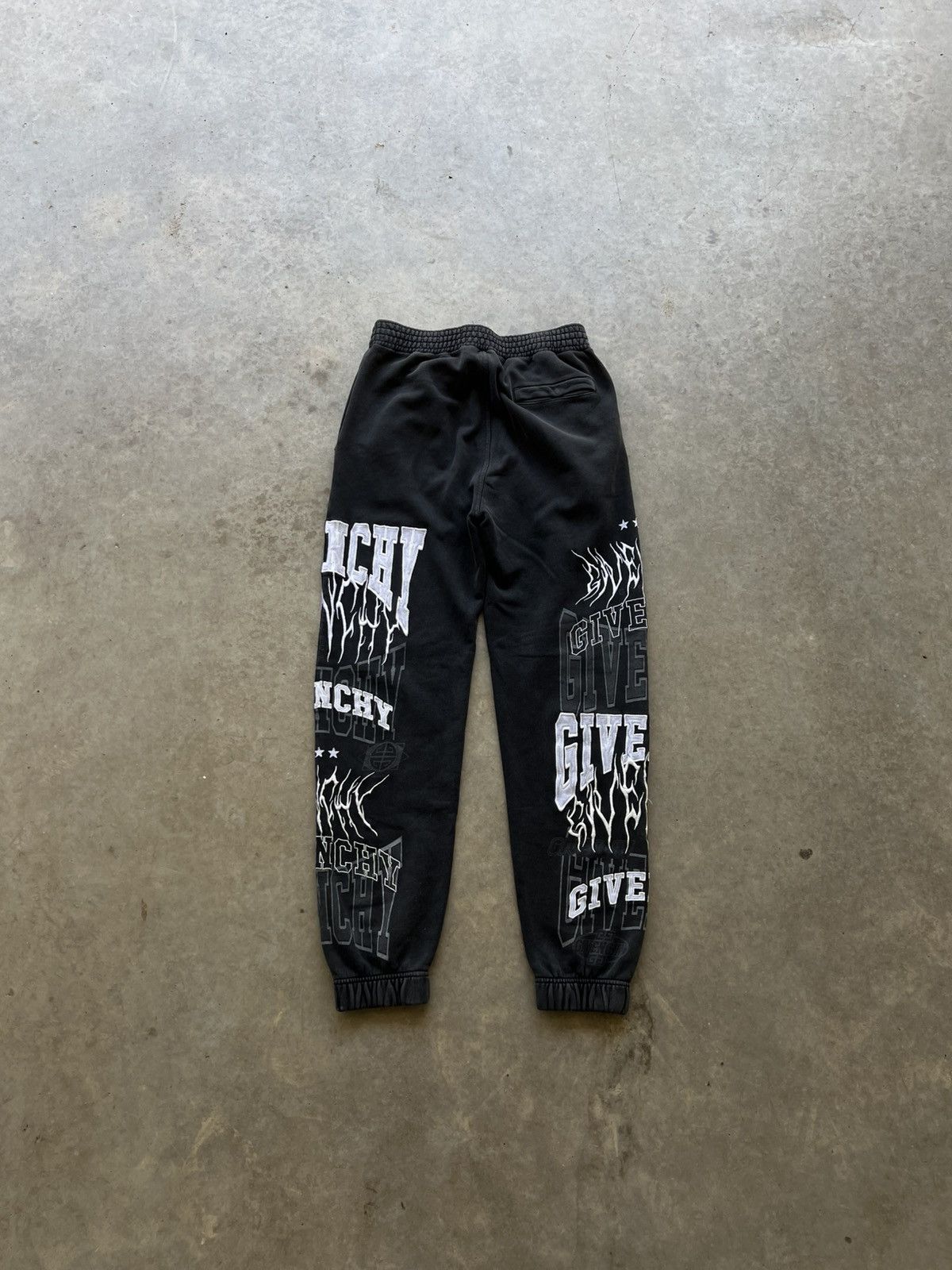 Givenchy × MMW Givenchy FW22 Multi Logo Embroidered Gothic Sweatpants Size US 30 / EU 46 - 5 Thumbnail