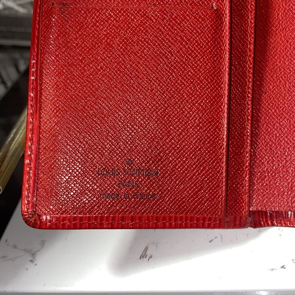 Louis Vuitton Authentic Louis Vuitton Epi Kisslock Wallet Size ONE SIZE - 7 Thumbnail