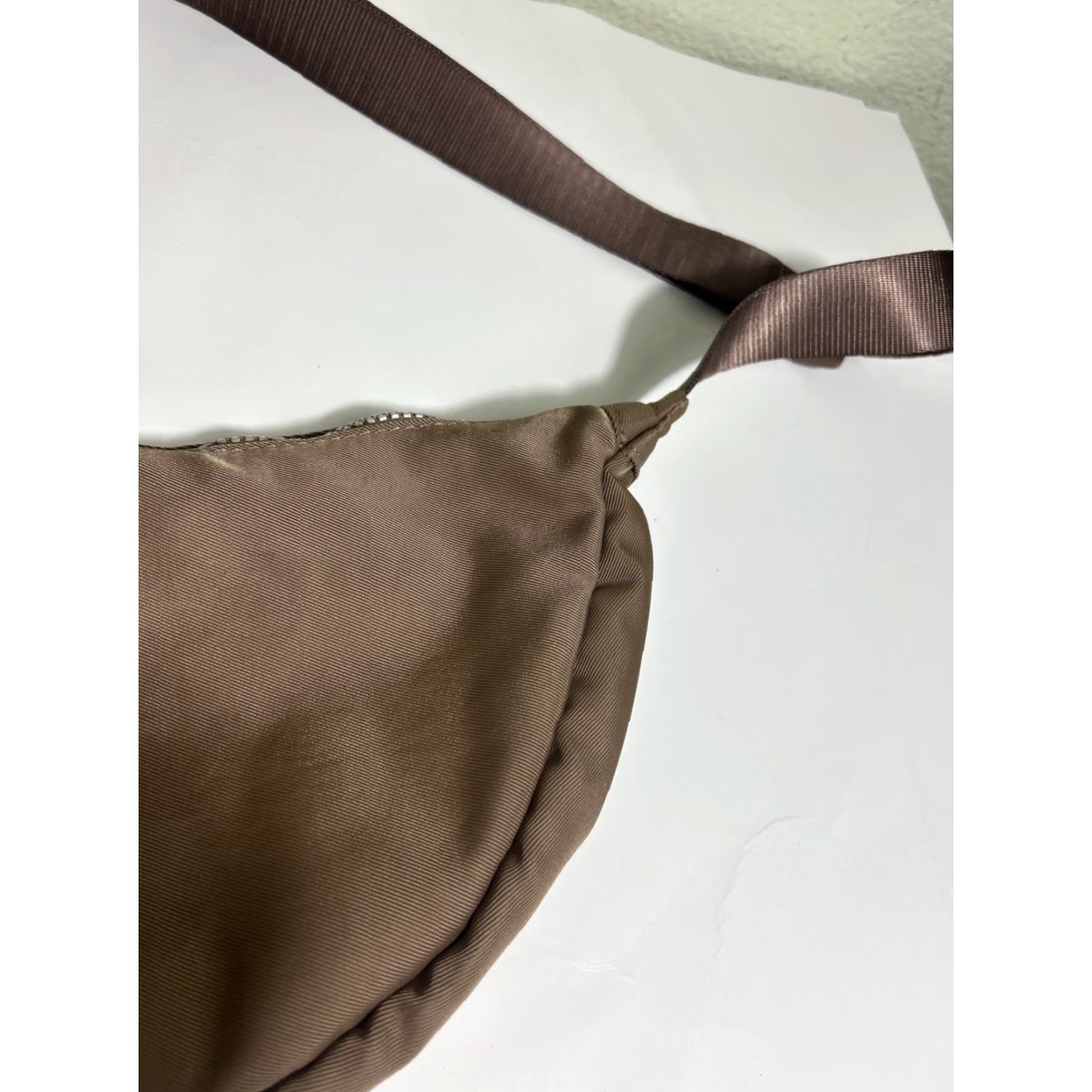 Fabletics Fabletics The Sling Crossbody Zip Bag Taupe Adjustable Strap Eco Minimalist Size ONE SIZE - 4 Thumbnail