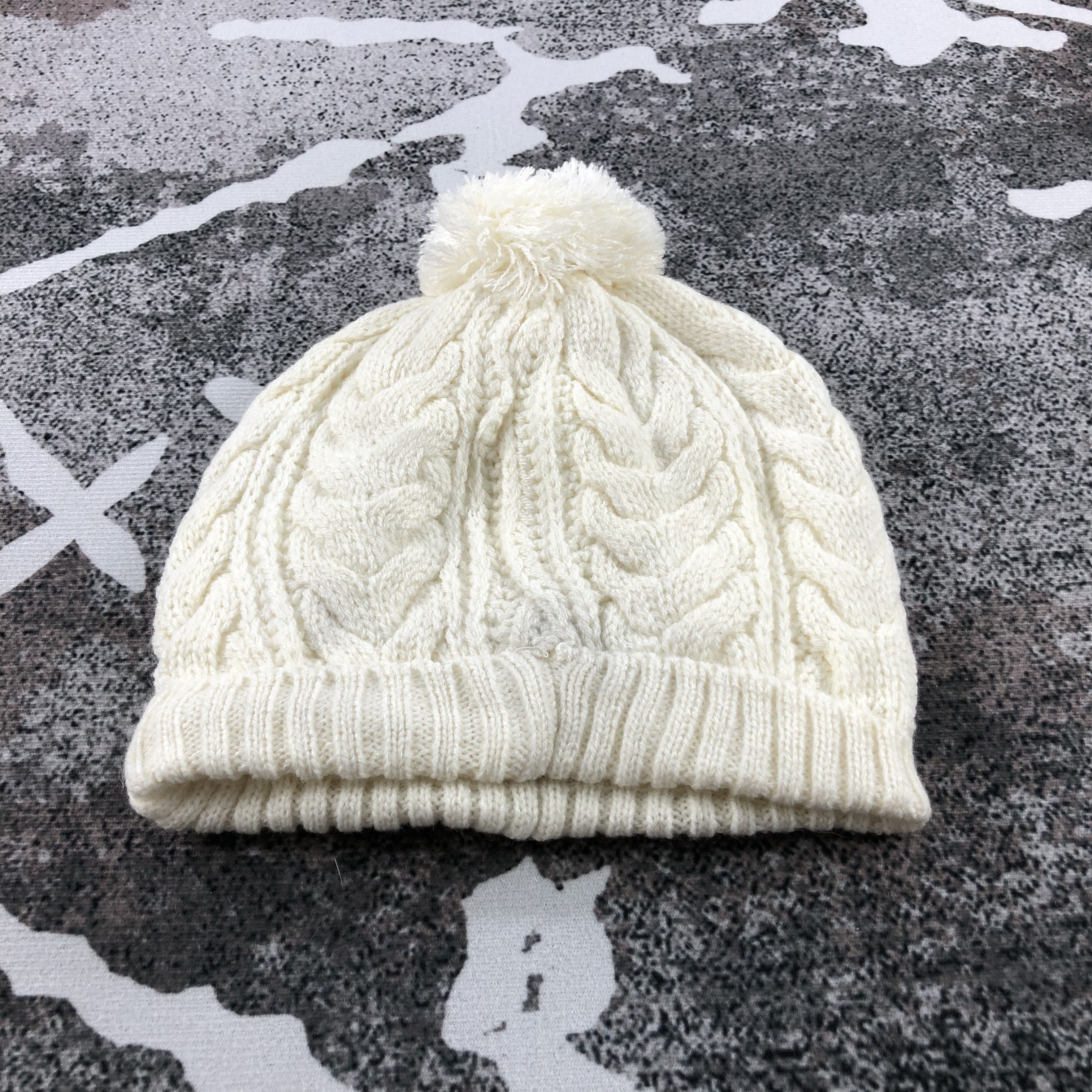 Vintage Cable Knit Bobble Beanie Snowcap Snow Winter Hat B16 Size ONE SIZE - 1 Thumbnail