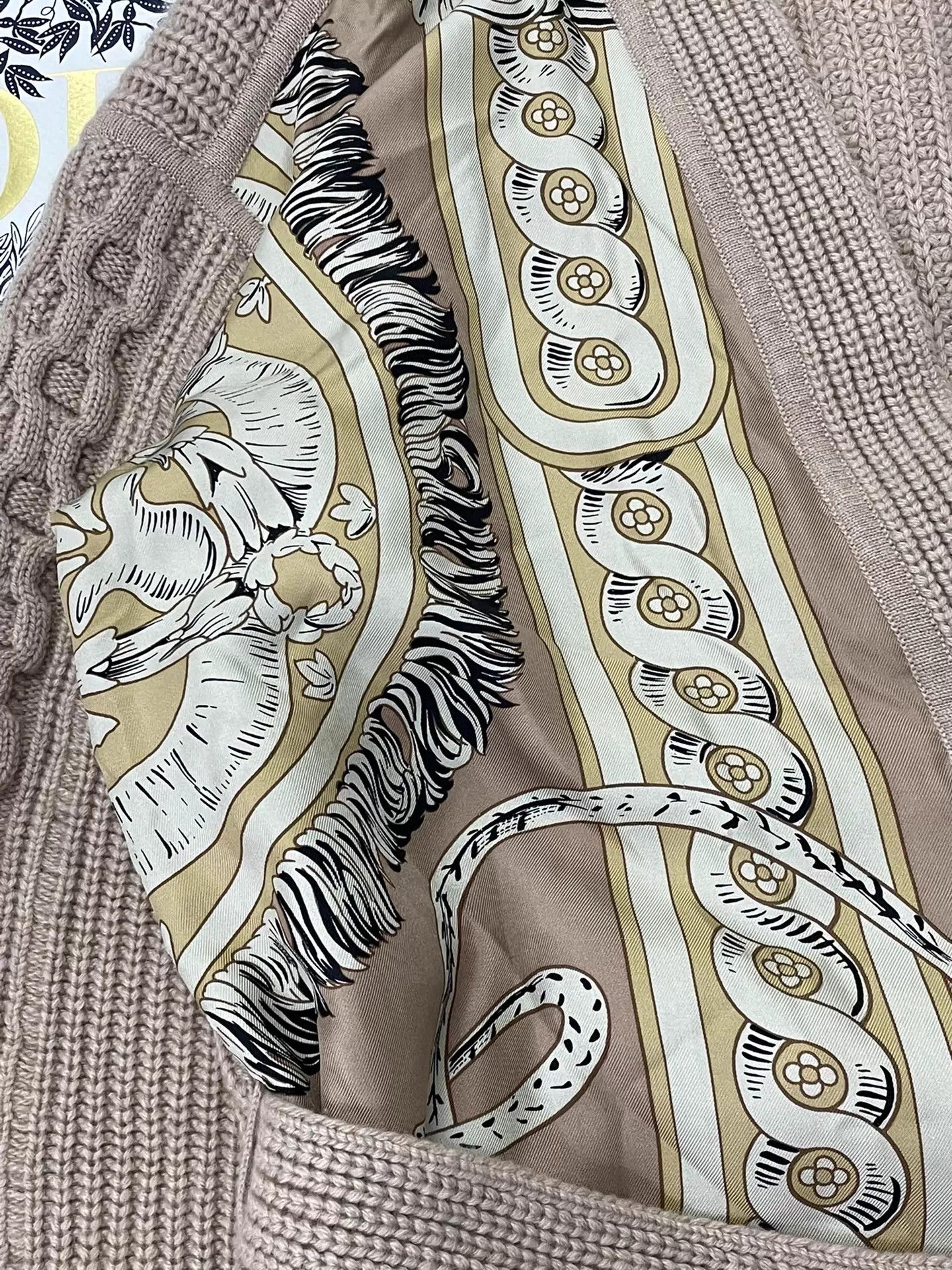 Hermes Hermes silk printed cashmere blend cardigan size 36 Size XS / US 0-2 / IT 36-38 - 2 Thumbnail