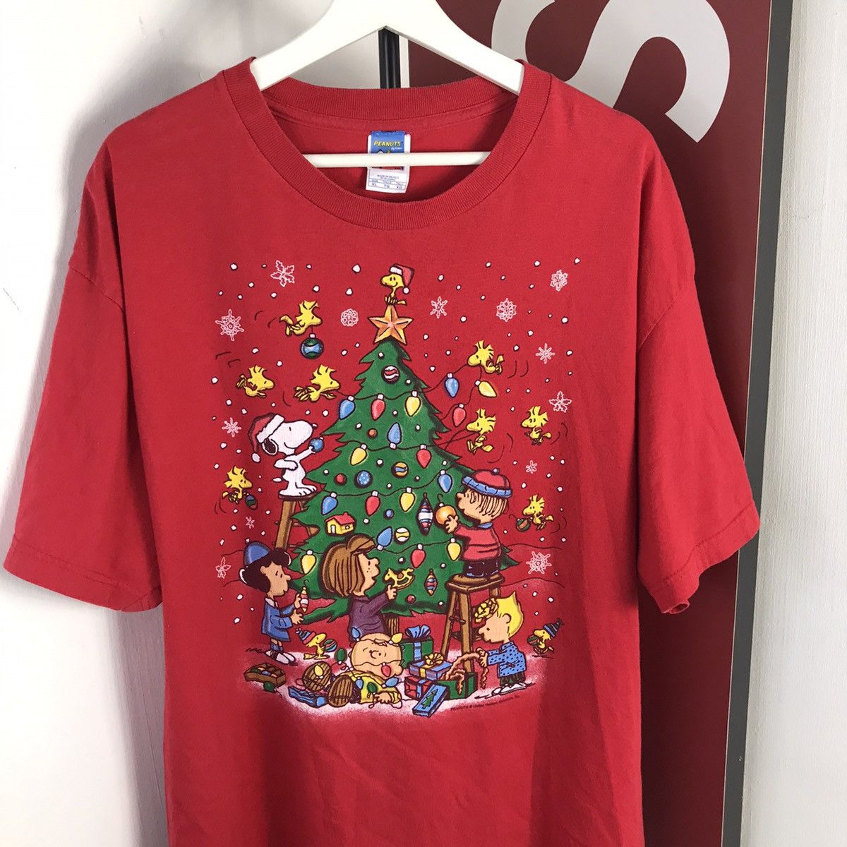 Peanuts Vintage Peanuts Snoopy And friends marry christmas shirt Size US XL / EU 56 / 4 - 3 Thumbnail