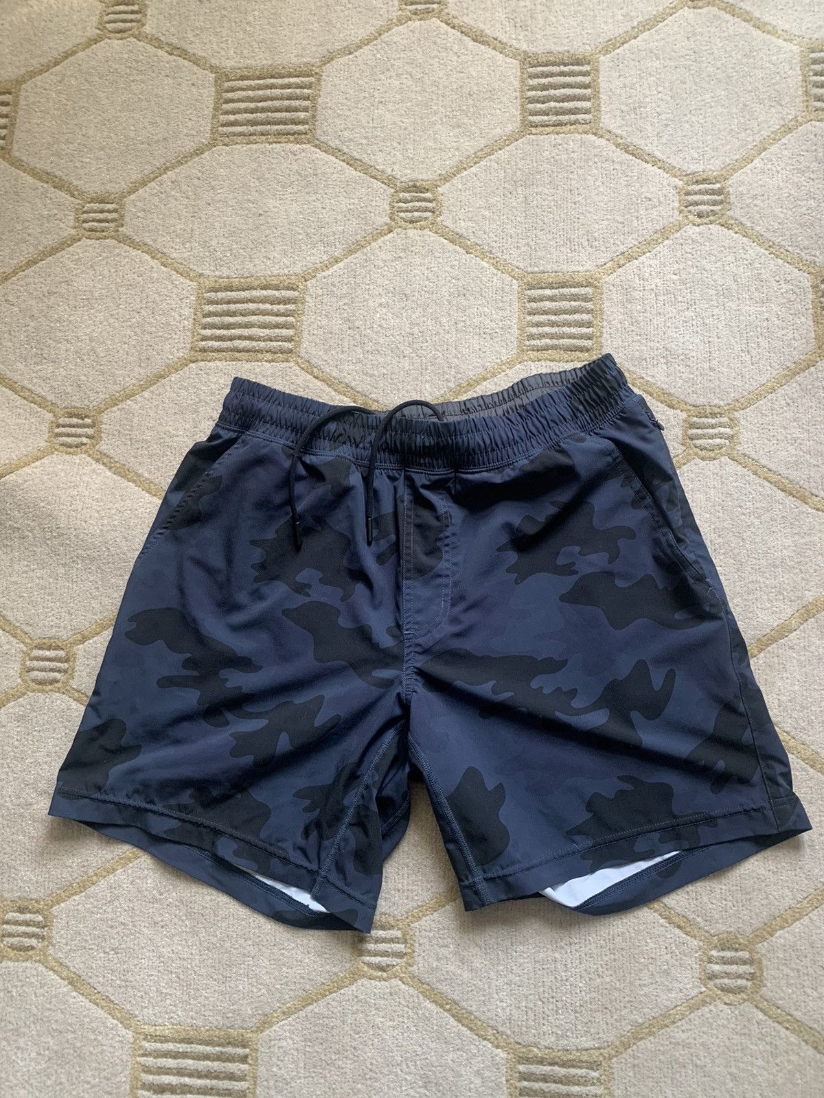 Rhone Rhone Workout 7-Inch Unlined Shorts Size Medium Blue Camo Size US 32 / EU 48 - 1 Thumbnail