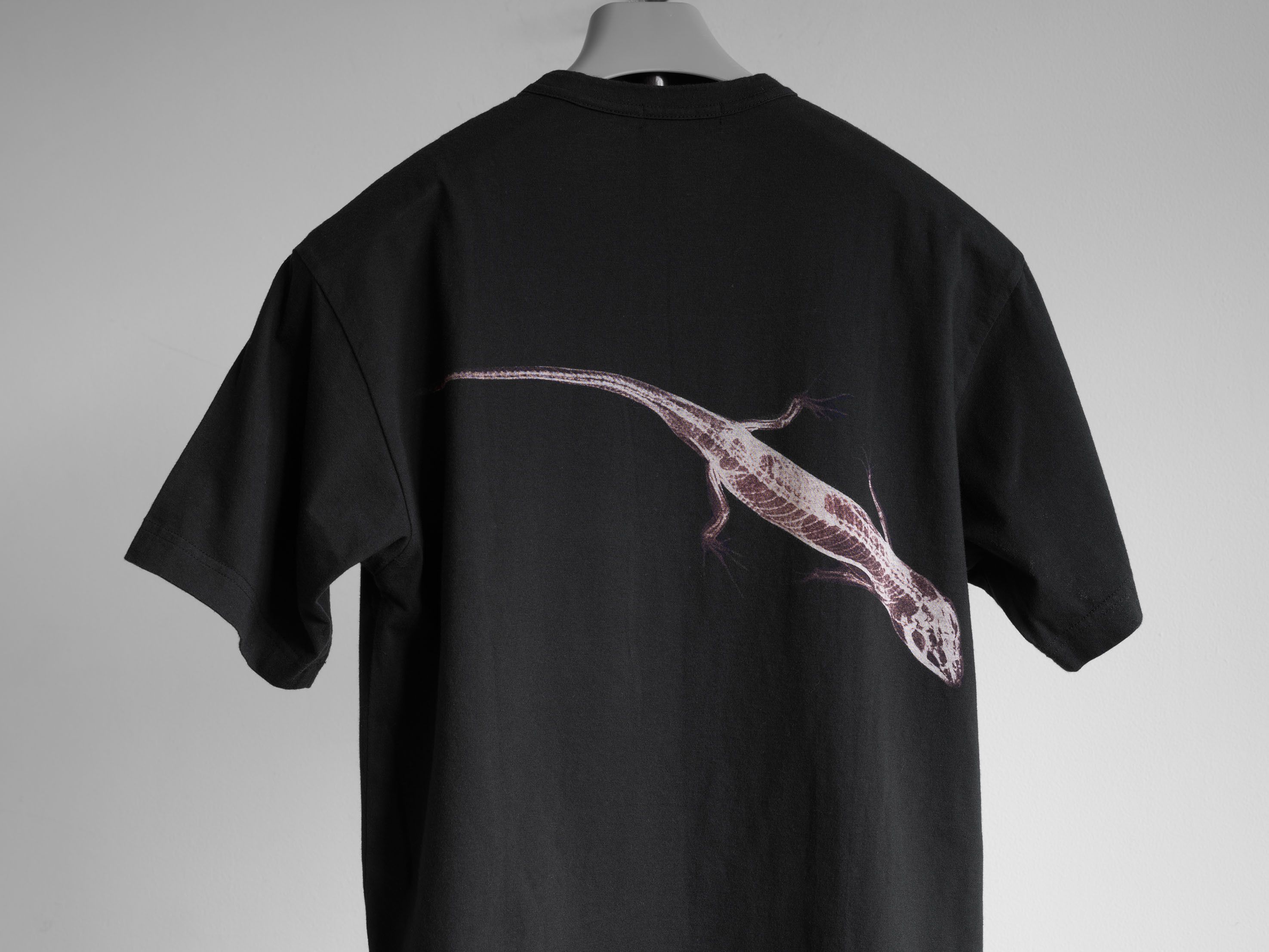 Comme des Garcons Homme SS2005 COMME des GARCONS HOMME LOGO PRINT T-SHIRT Size US S / EU 44-46 / 1 - 1 Thumbnail