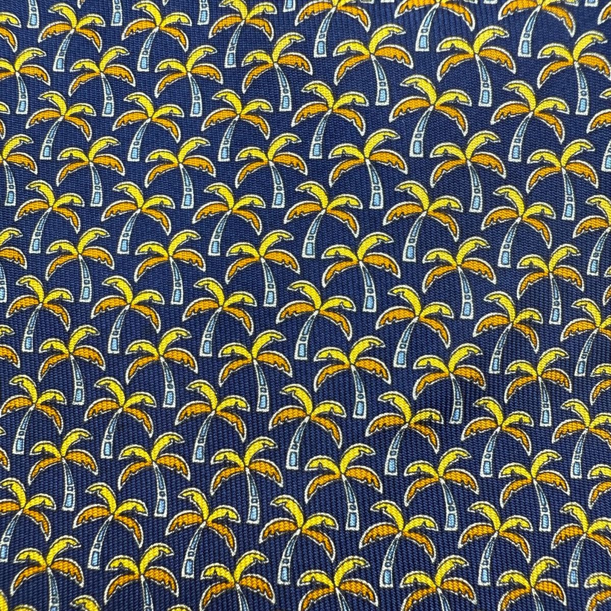 Salvatore Ferragamo Salvatore Ferragamo Silk Tie, Navy, Made in Italy, Like New Size ONE SIZE - 3 Thumbnail