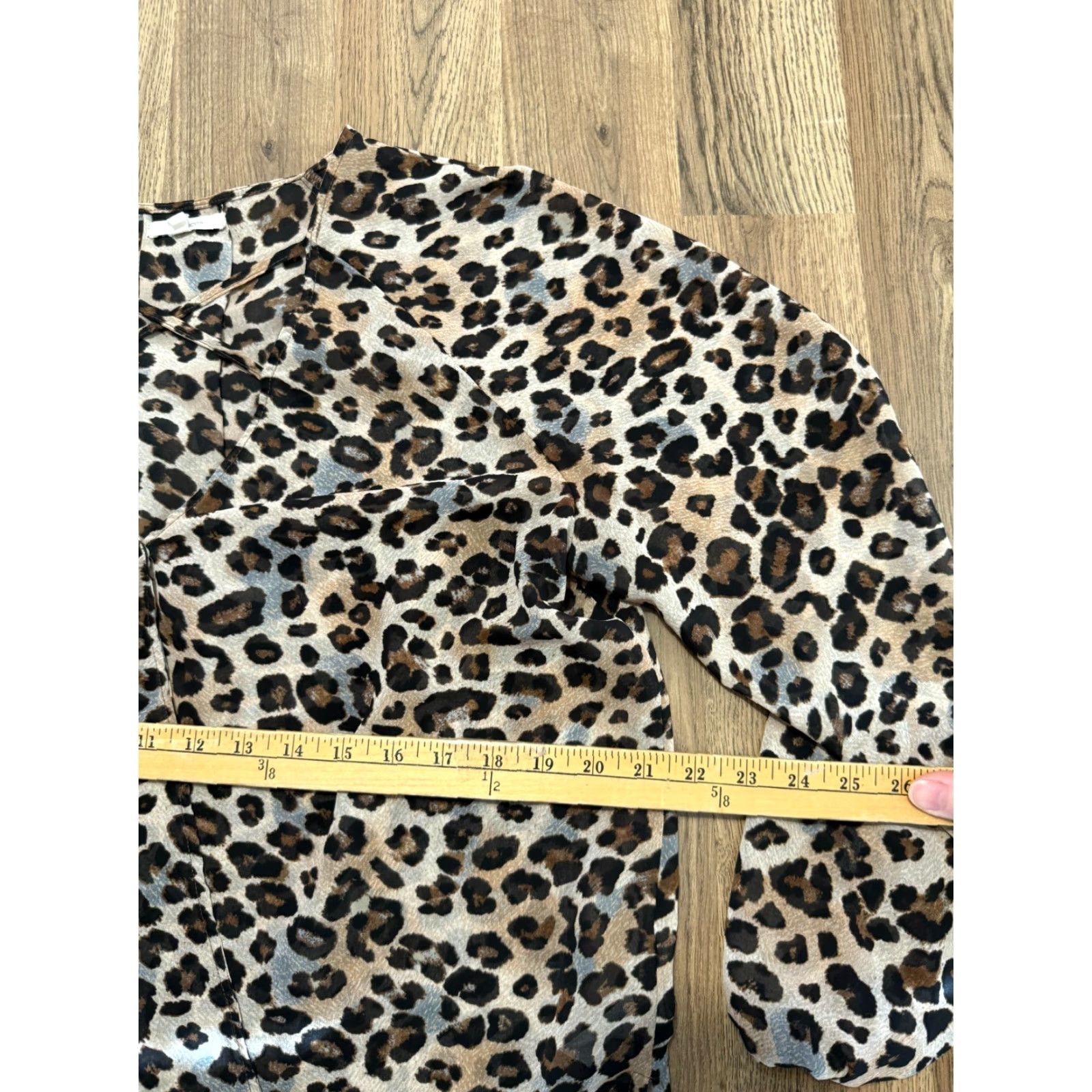 Vintage Maurices Blouse Womens Large Brown Black Cheetah Print Long Sleeve V-Neck Modern Leopard Shirt Womens Large Brown Cheetah Print V-Neck Maurices Blouse Size L / US 10 / IT 46 - 6 Thumbnail