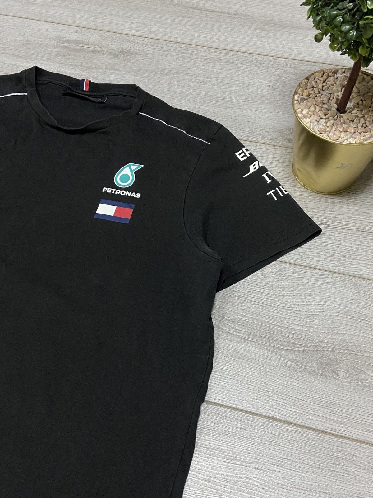 Tommy Hilfiger Mercedes AMG Petronas Hilfiger Pirelli t-shirt big logo Size US XL / EU 56 / 4 - 4 Thumbnail