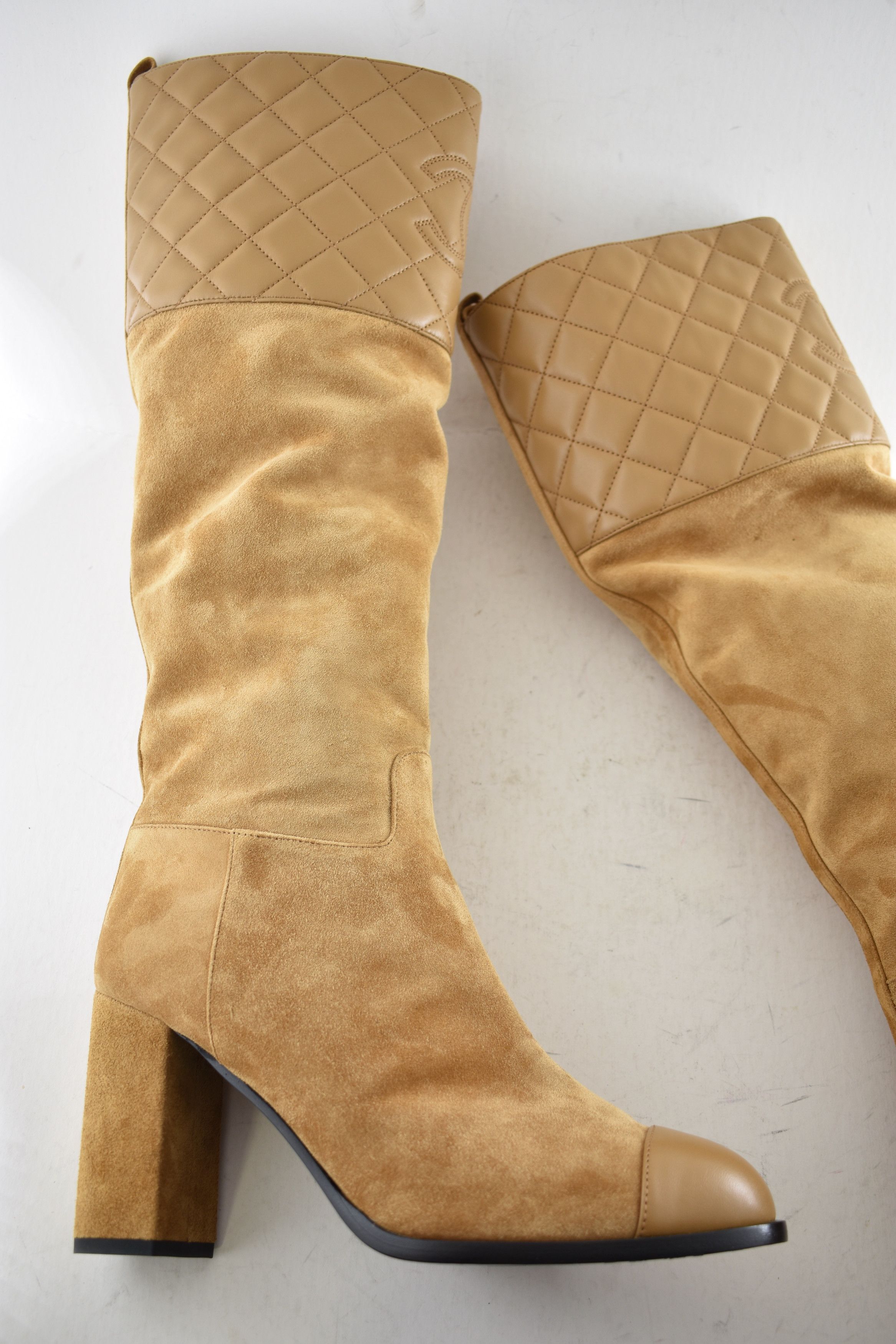 Chanel Chanel 23B Beige Quilted CC Logo Knee High Heel Boots 39 Size US 9 / IT 39 - 3 Thumbnail
