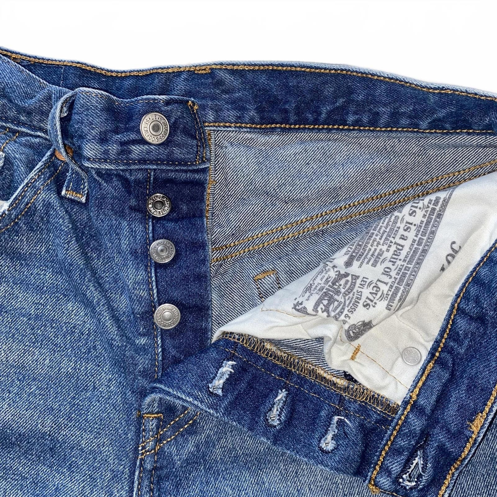 Designer Levis Button Fly Distressed Shorts 26 Size 26" / US 2 / IT 38 - 3 Thumbnail