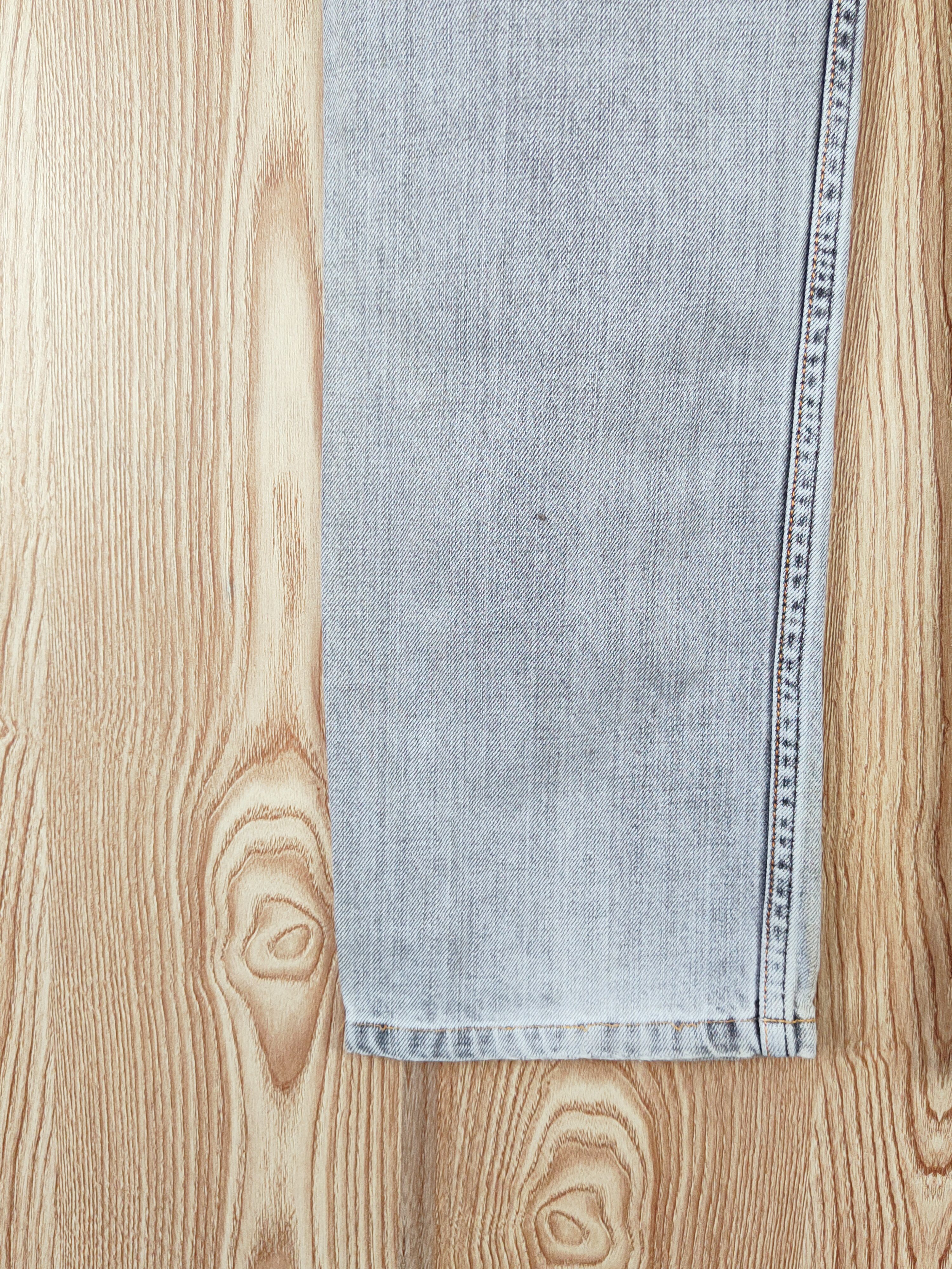Levi's Levi's Gray Distressed Ripped Jeans #W695 Size US 31 - 9 Thumbnail