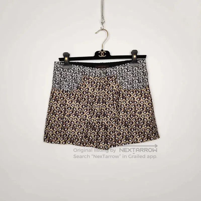 Other Louis Vuitton Brown Silk Women's Shorts . Size 23" - 1 Thumbnail