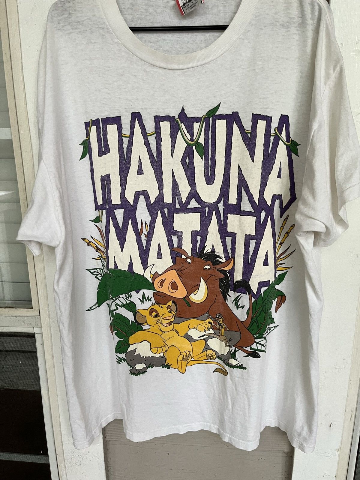 Vintage Vintage 90s Hakuna Matata Lion King Tee Size US XXL / EU 58 / 5 - 2 Thumbnail