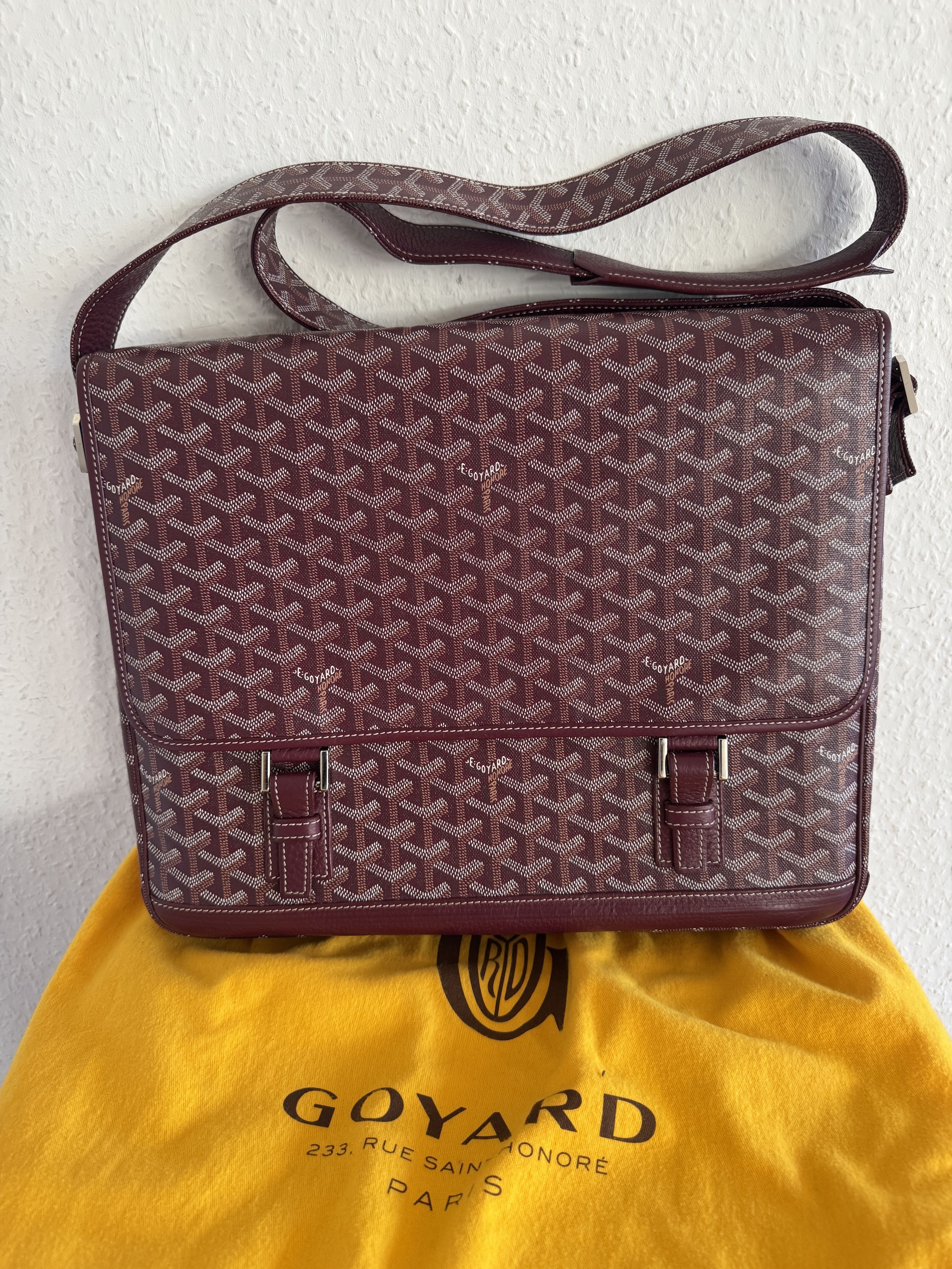 Goyard Goyard Grand Bleu GM Messenger Bag – Bordeaux | Grailed
