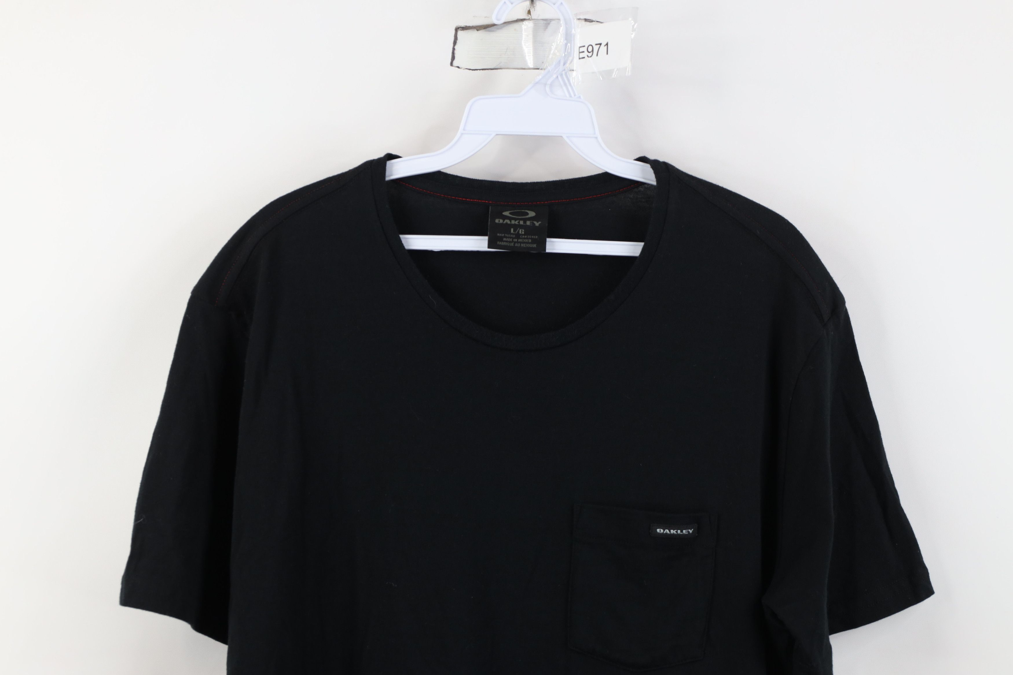 Oakley Vintage Y2K Oakley Striped Short Sleeve Pocket T-Shirt Black Size US L / EU 52-54 / 3 - 2 Thumbnail