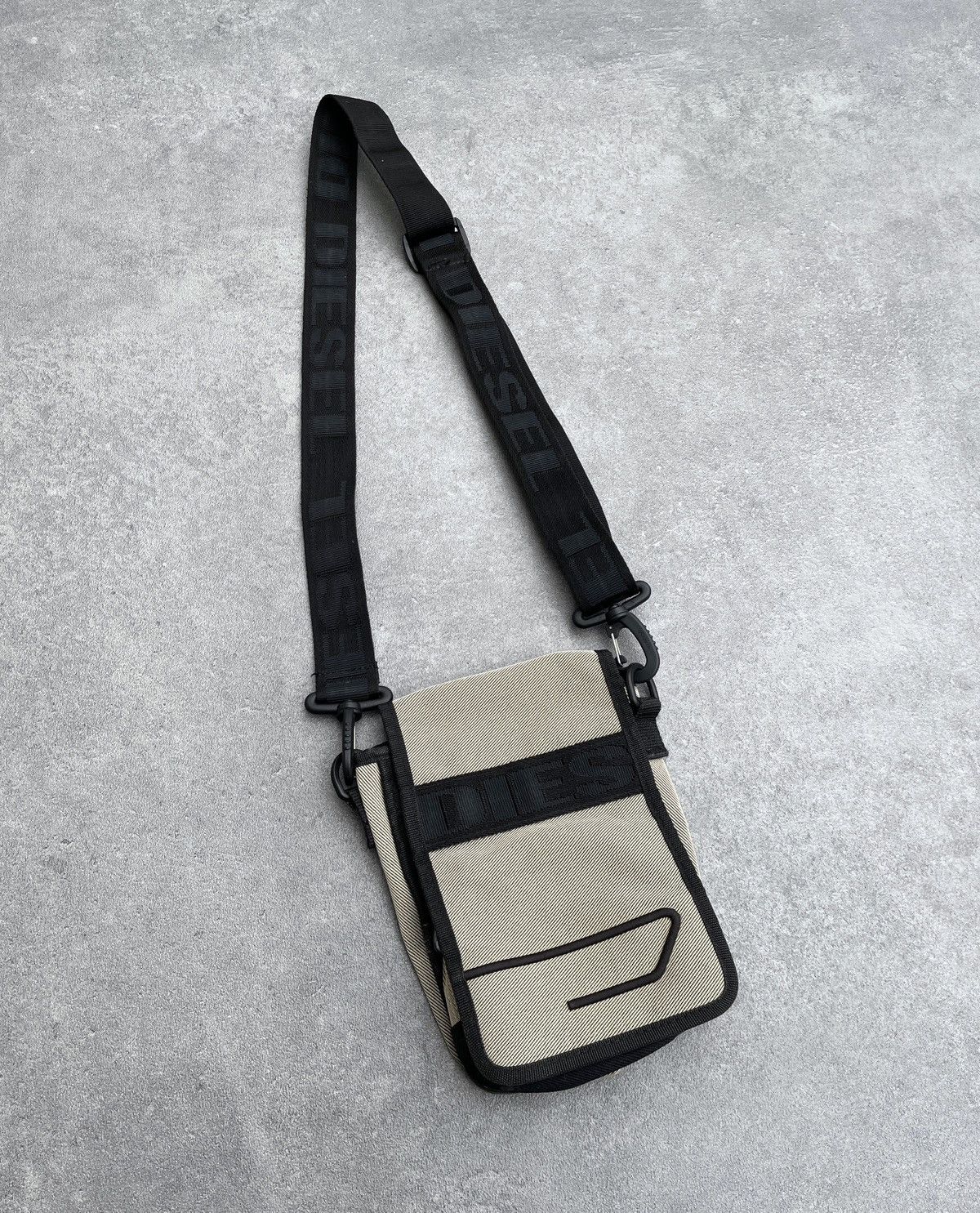 Diesel × Japanese Brand 🔥2000’s DIESEL Big Logo Crossbody Bag Size ONE SIZE - 1 Thumbnail