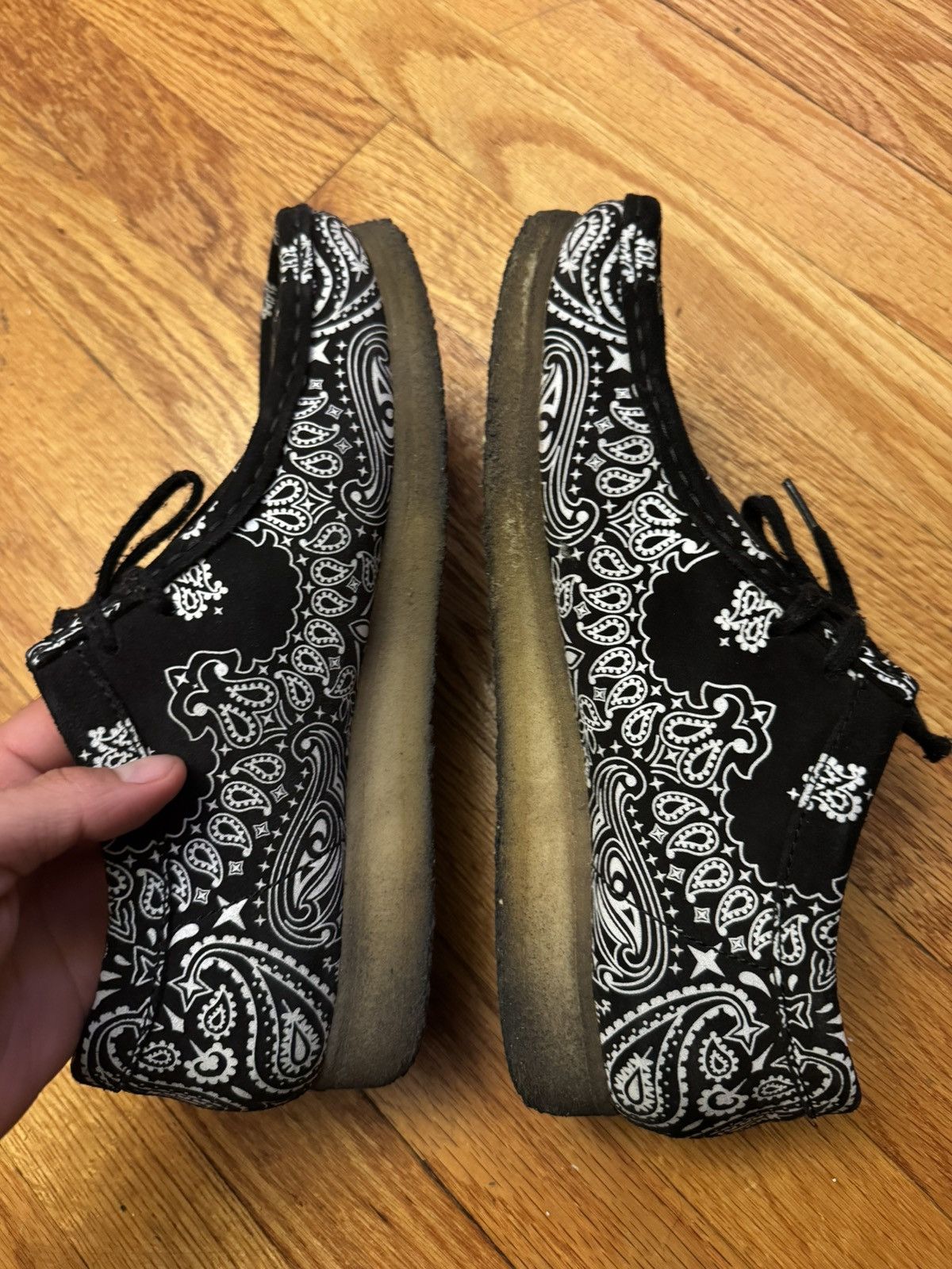 Clarks × Supreme Supreme x clarks original wallabees black paisley bandana Size US 9 / EU 42 - 6 Thumbnail