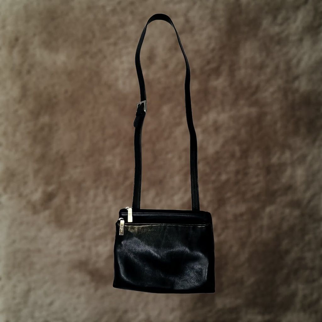 Vintage Hobo International Crossbody Bag Black Leather Small 9x8x3 Zip Pockets Lined Size ONE SIZE - 1 Thumbnail