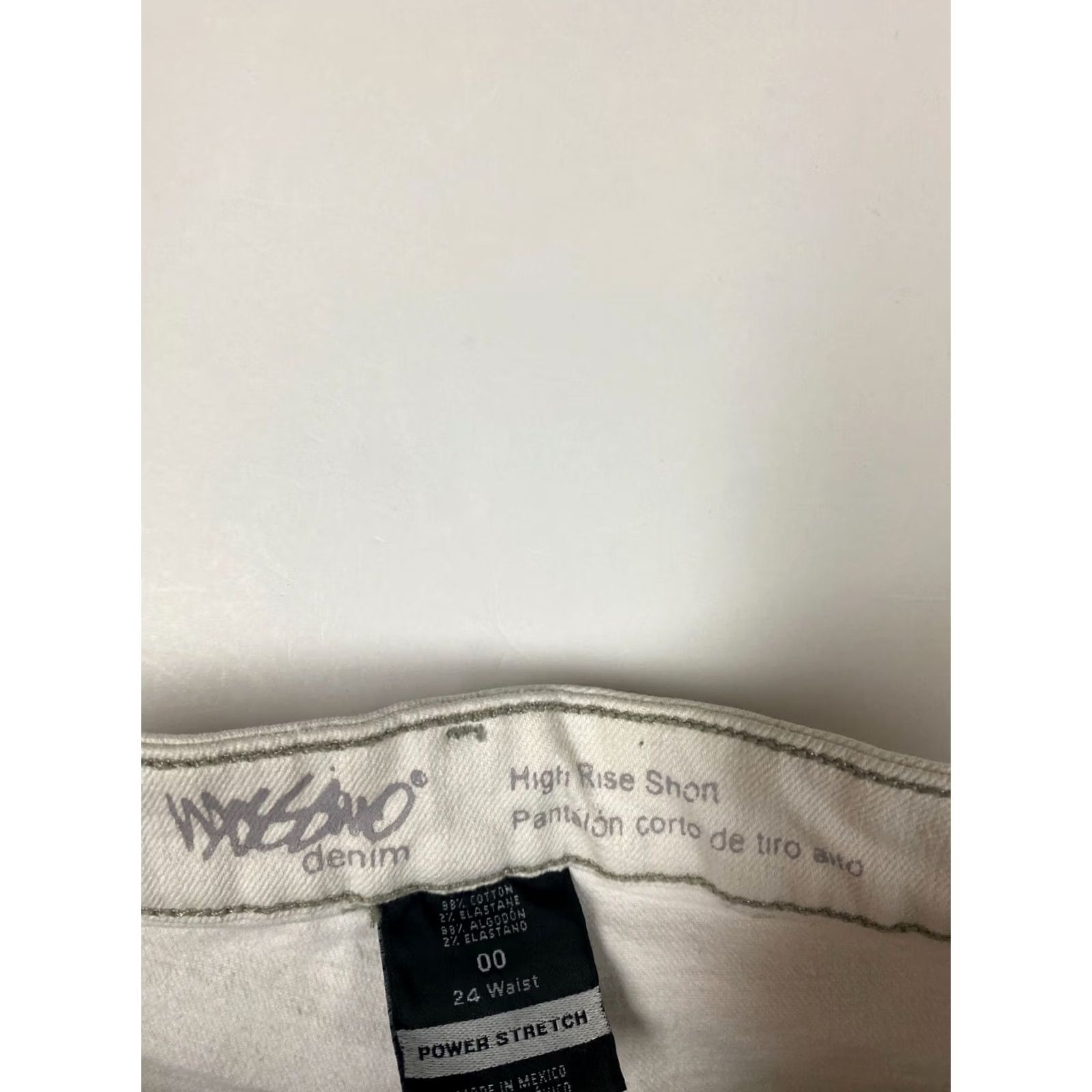 Mossimo Mossimo Womens Shorts 00 High Rise White Denim Cotton Blend Flat Front Zip Plaid Comfort Stretch Casual Regular Mid Rise Size 42" / US 20 - 4 Thumbnail
