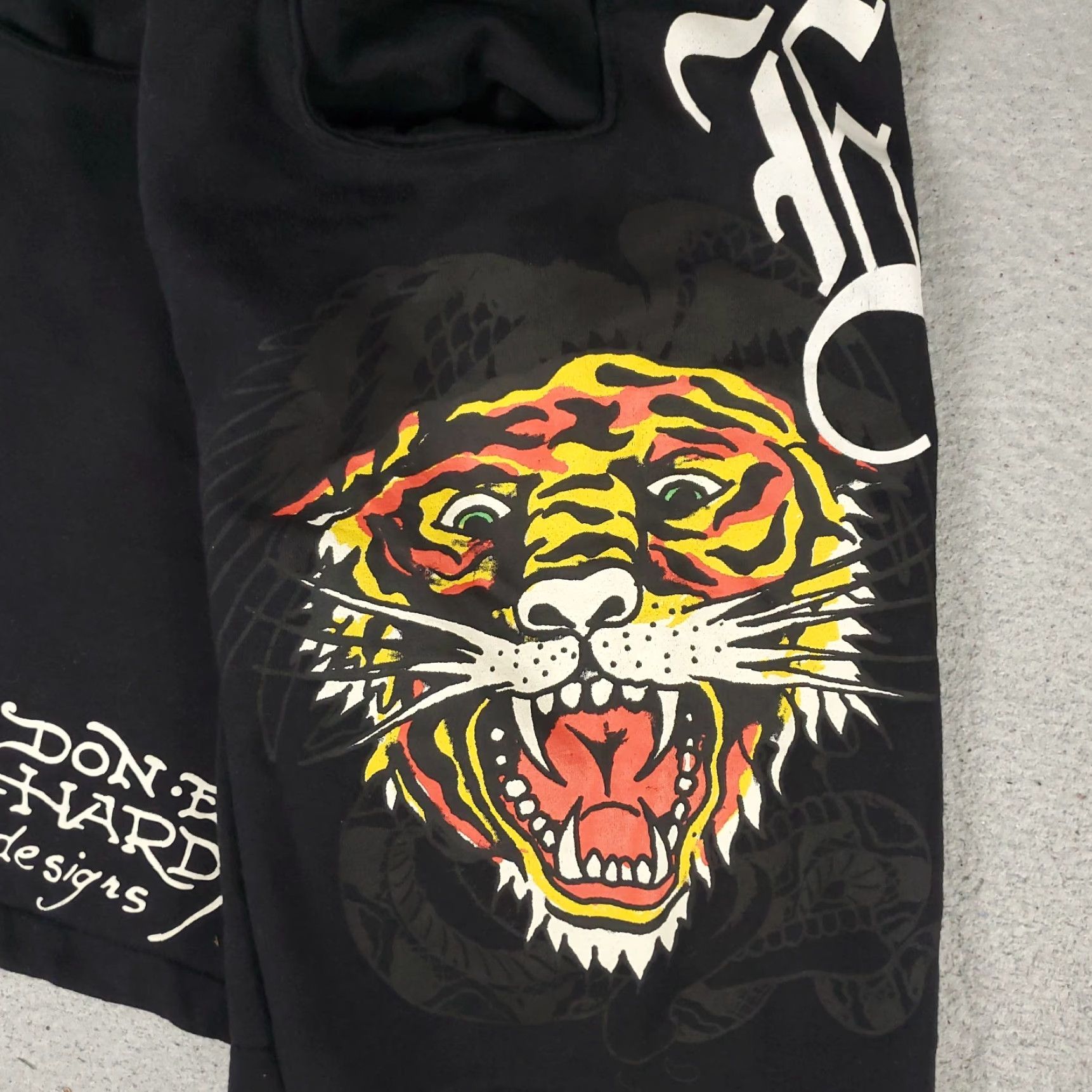 Ed Hardy VINTAGE Ed Hardy Mens Shorts Size Medium Black Graphic Cotton Drawstring Sweat Casual Size US 31 - 4 Thumbnail