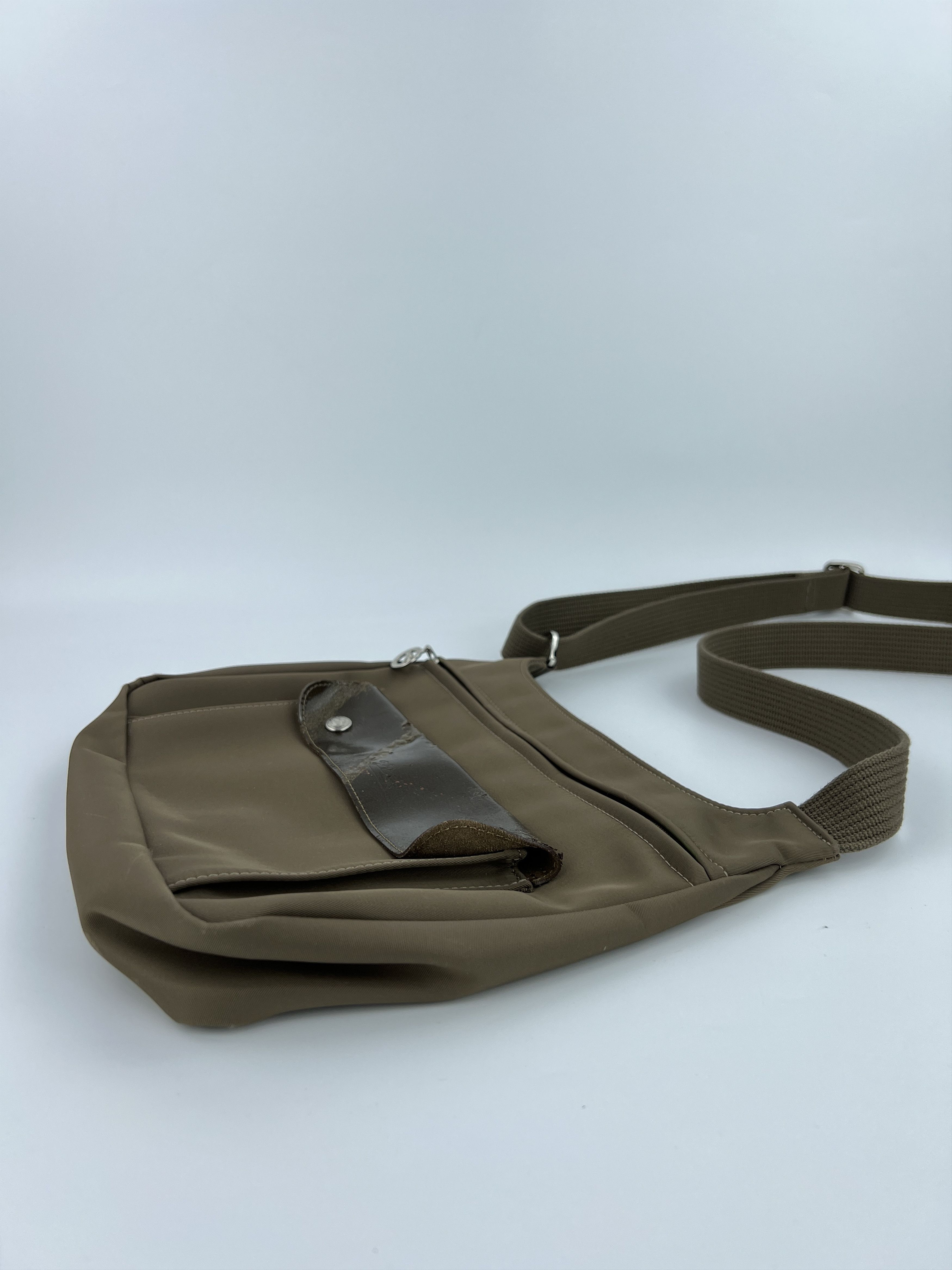 Longchamp × Vintage Vintage Longchamp Khaki Green Nylon Crossbody Bag Size ONE SIZE - 7 Thumbnail