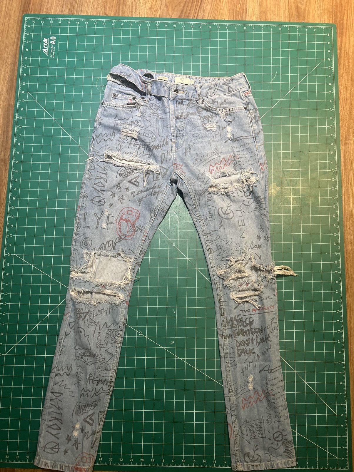 Topman Topman graffiti ripped jeans Size US 32 / EU 48 - 1 Thumbnail