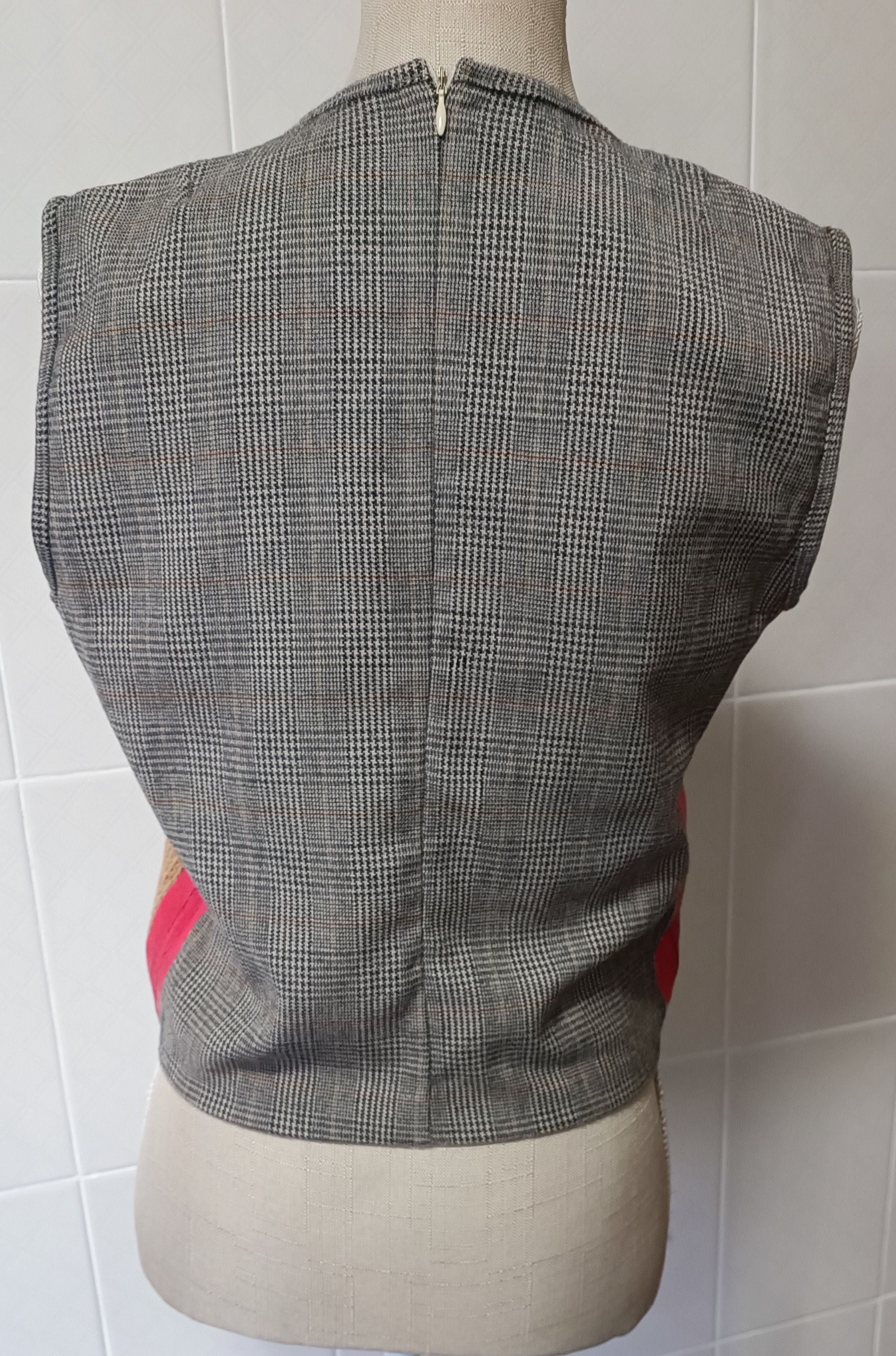 Fendi Top - Camel wool knit front / Prince of Wales check back. Size M / US 6-8 / IT 42-44 - 11 Thumbnail