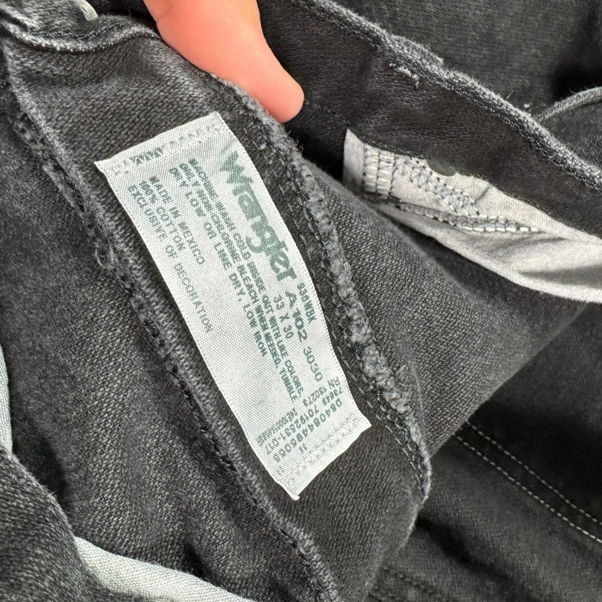 Wrangler Wrangler A102 Straight Leg Black Denim Jeans Men's 33x30 Size US 33 - 3 Thumbnail