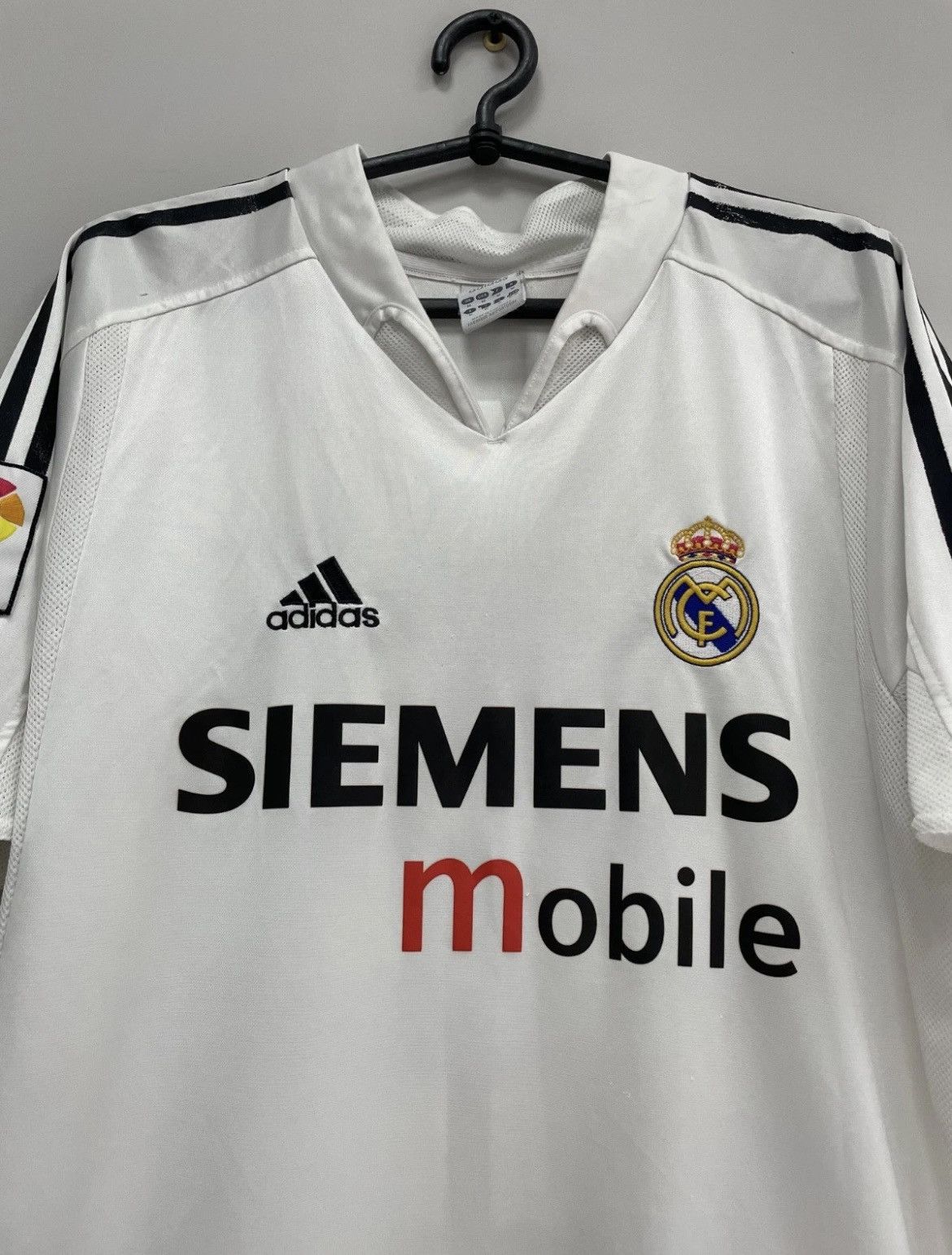 Adidas Real Madrid 2004/2005 Home Football Jersey #23 David Beckham Size US M / EU 48-50 / 2 - 3 Thumbnail