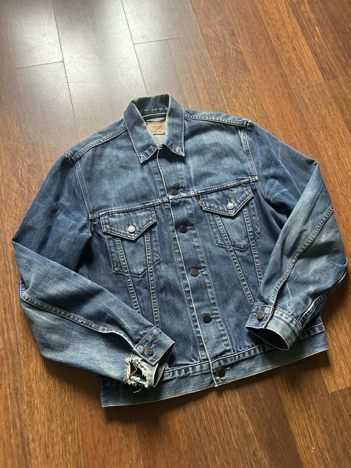 Levi's Vintage Levis 90s Faded Denim Jacket Streetwear Y2K Men’s Size US L / EU 52-54 / 3 - 2 Thumbnail