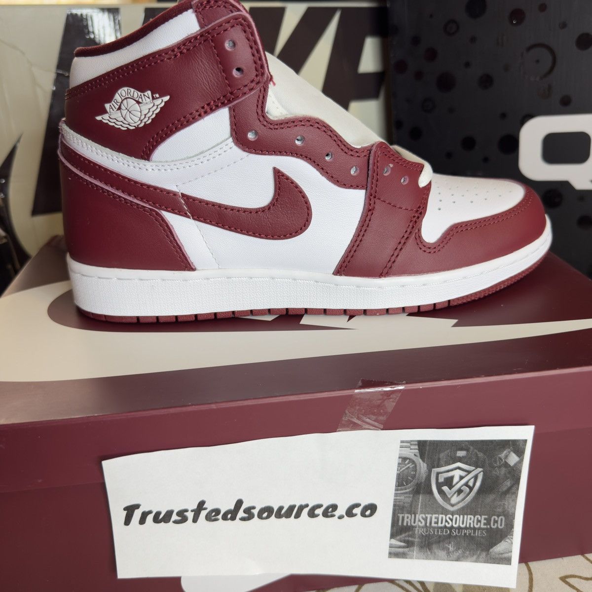 Jordan Brand Nike Air Jordan 1 Retro High OG GS White/Team Red Size 6.5 Y Size US 6.5 / EU 39-40 - 2 Thumbnail