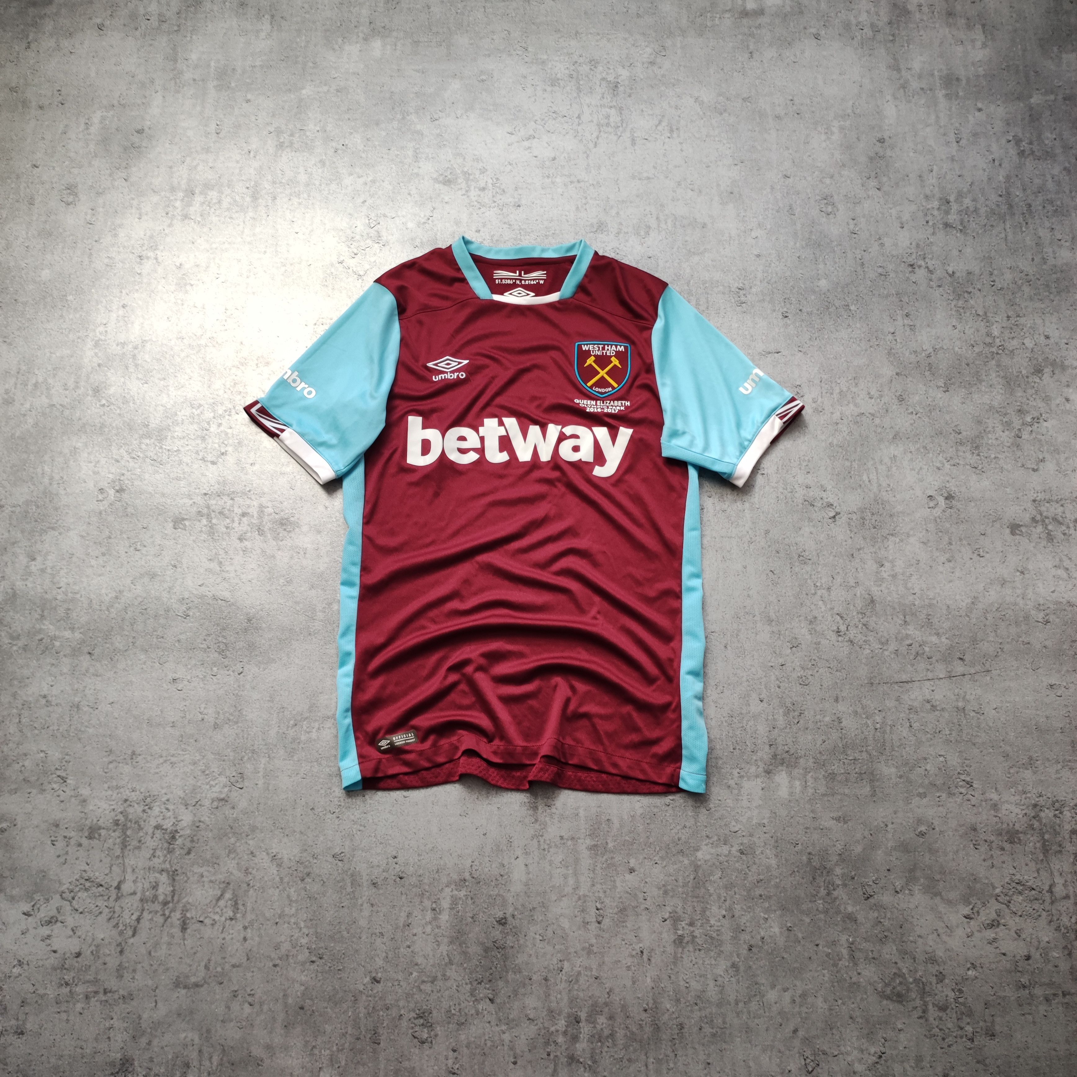 Vintage RARE Vintage West Ham United 2016 Home Umbro Jersey Size US S / EU 44-46 / 1 - 1 Thumbnail