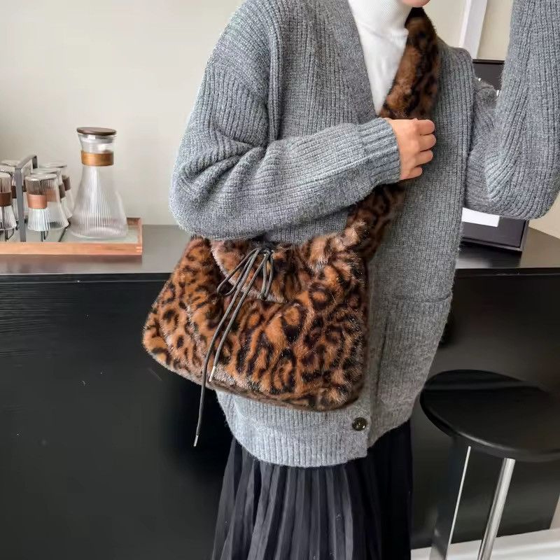 Other Leopard Faux Fur Fluffy Luxury Streetwear Crossbody Y2k Bag Size ONE SIZE - 2 Thumbnail