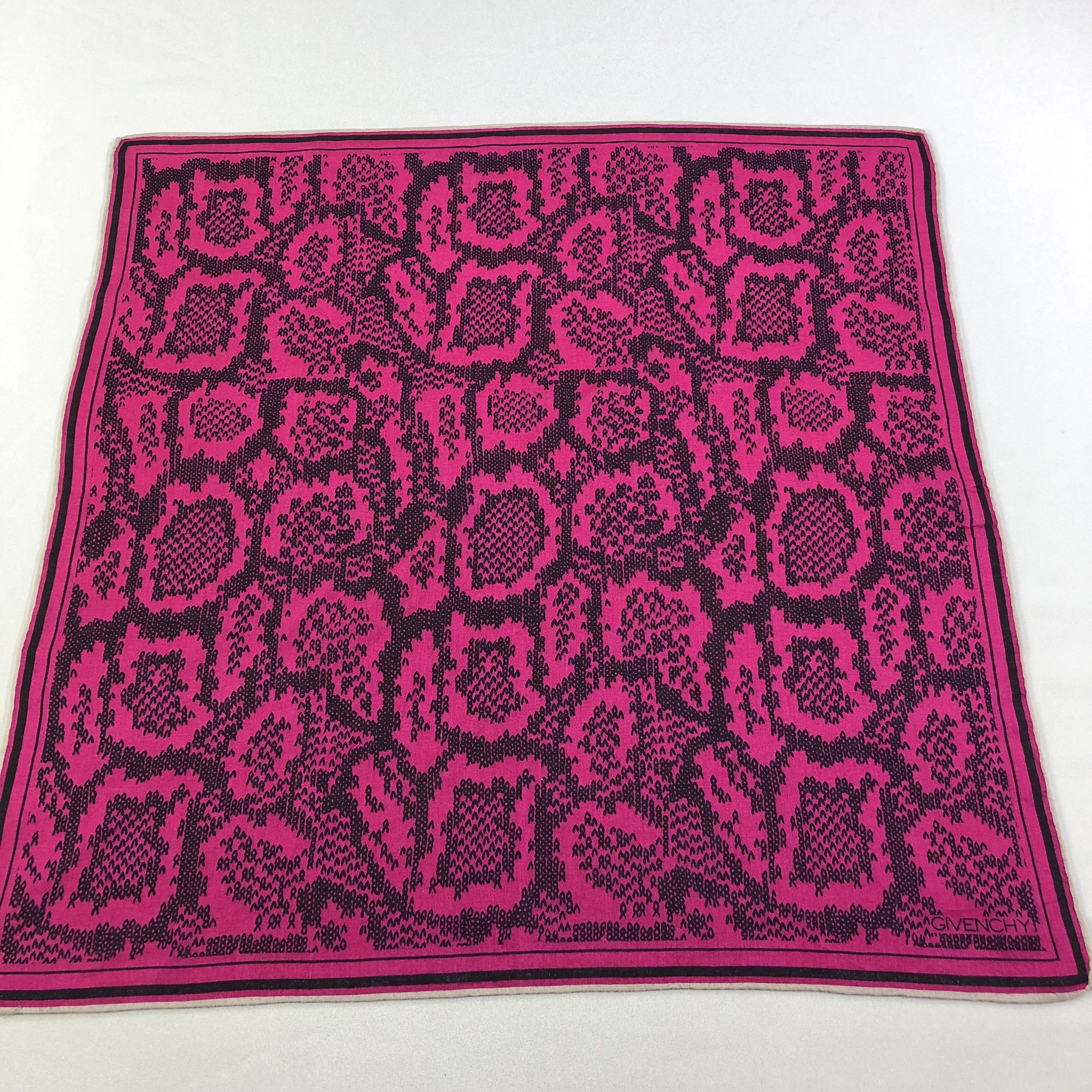 Givenchy Givenchy Handkerchief Neckerchief Bandana H1679 Size ONE SIZE - 2 Thumbnail