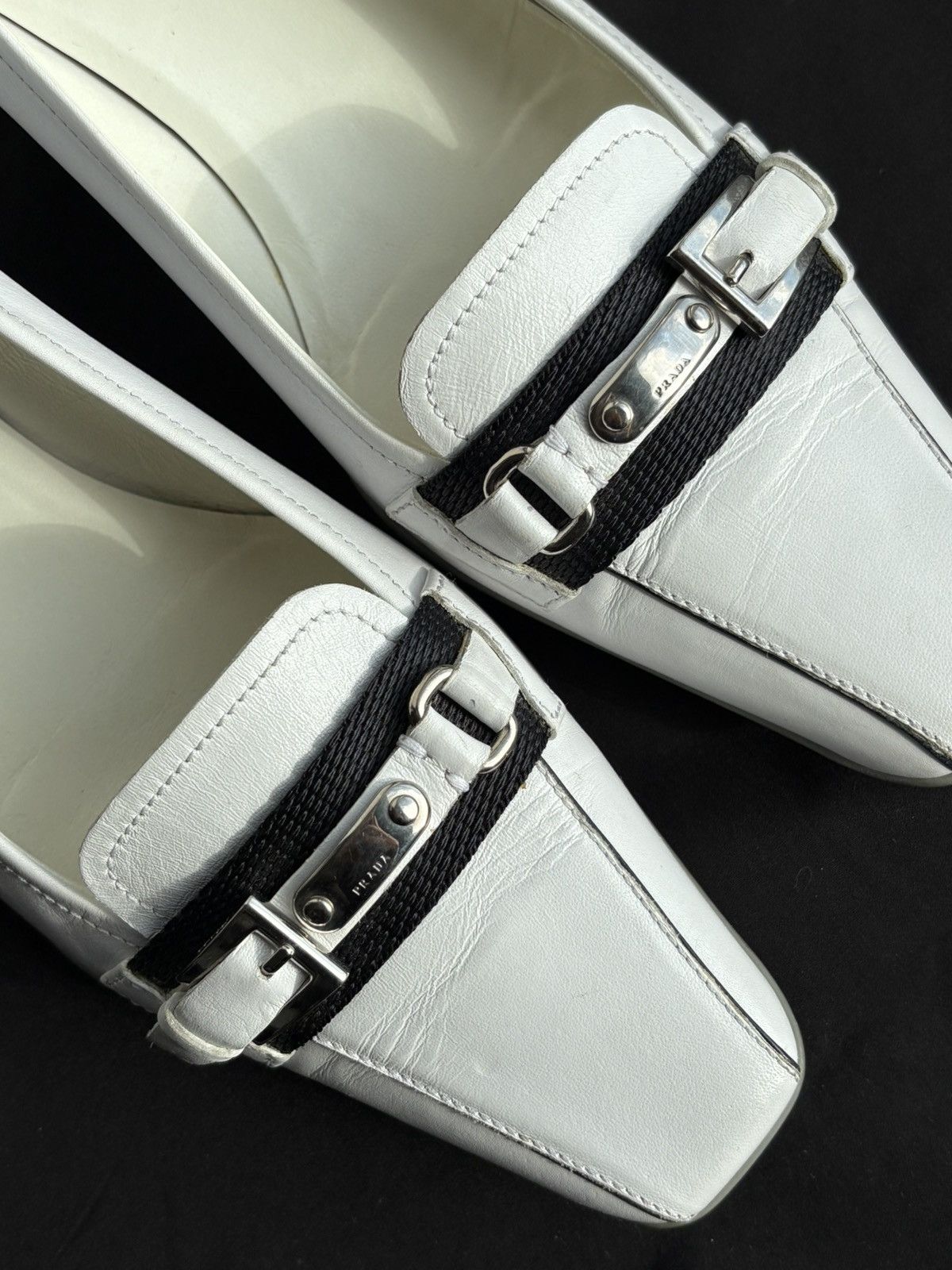 Prada × Vintage PRADA 2000s WHITE LEATHER KITTEN HEELS BUCKLE LOGO 36 US 5 Size US 6 / IT 36 - 4 Thumbnail
