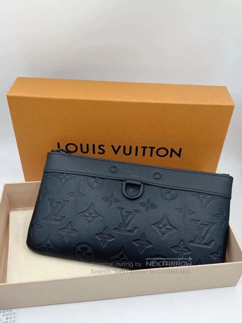 Louis Vuitton Louis Vuitton Black Embossed Leather Clutch. Size ONE SIZE - 2 Thumbnail