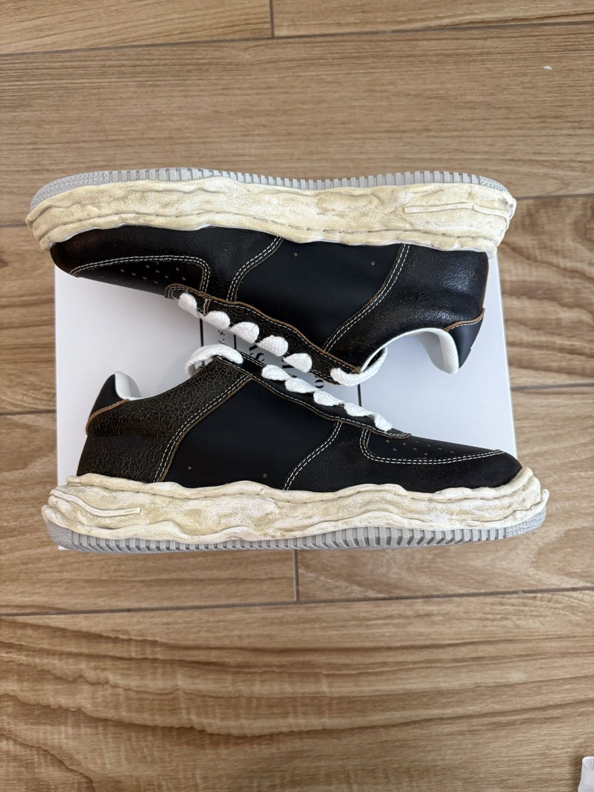 Maison MIHARA YASUHIRO Maison Mihara Yasuhiro Wayne Low ‘Cracking Leather’ Black Size US 11 / EU 44 - 5 Thumbnail
