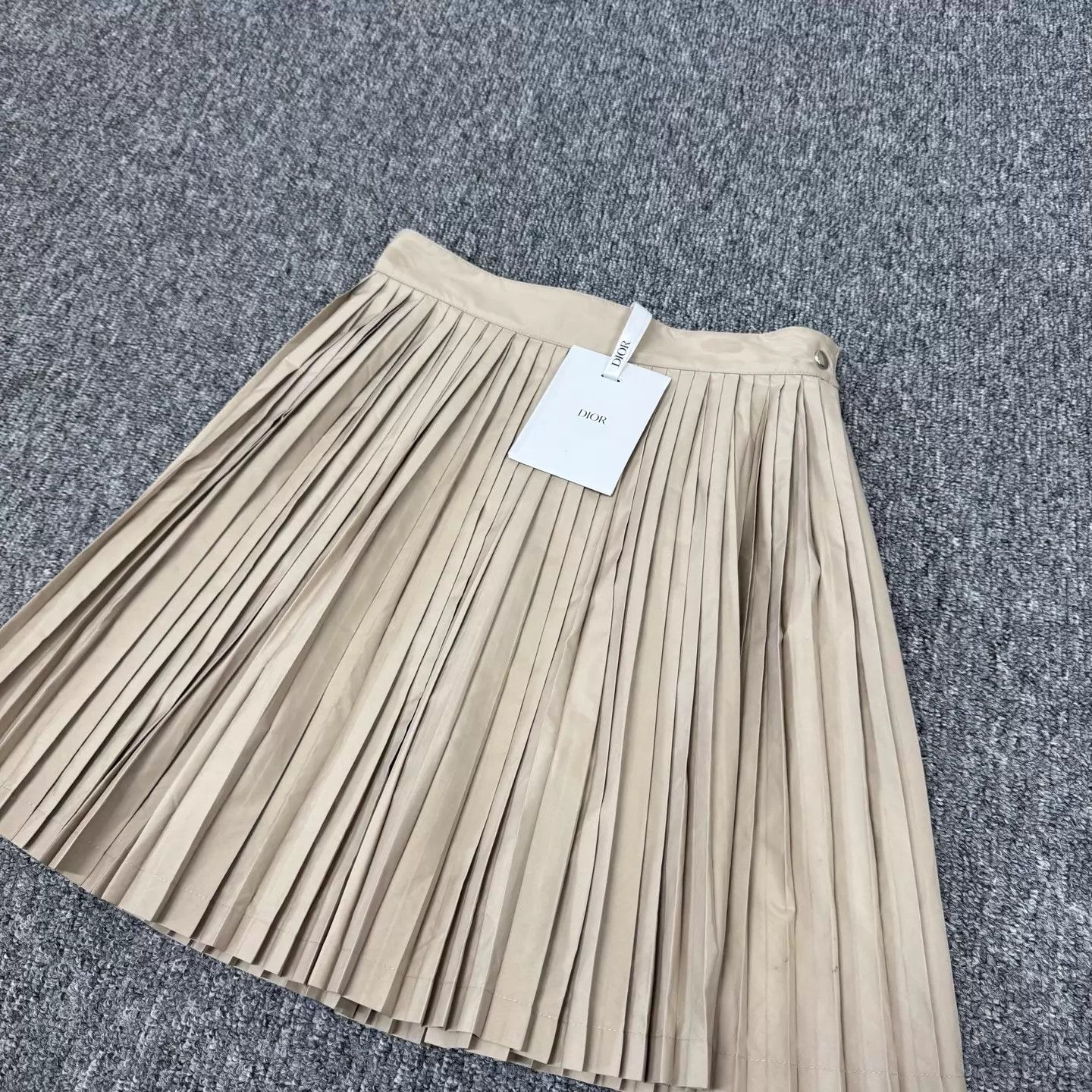 Dior Dior Beige Pleated Mini Skirt 36 (New with Tags) Size 26" / US 2 / IT 38 - 3 Thumbnail