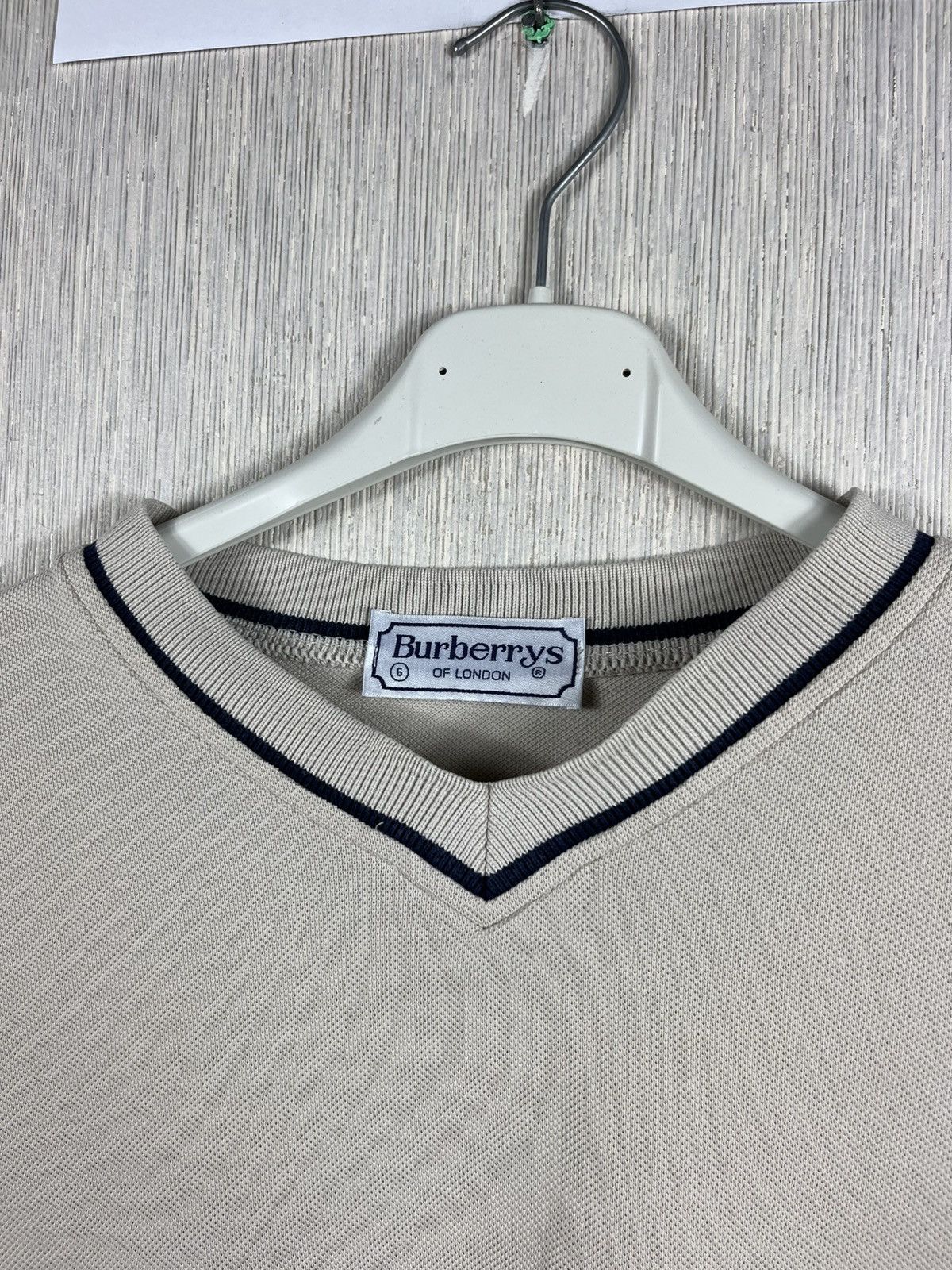 Burberry Vintage 90s Burberrys classic chest logo knight t-shirt Size US L / EU 52-54 / 3 - 9 Thumbnail