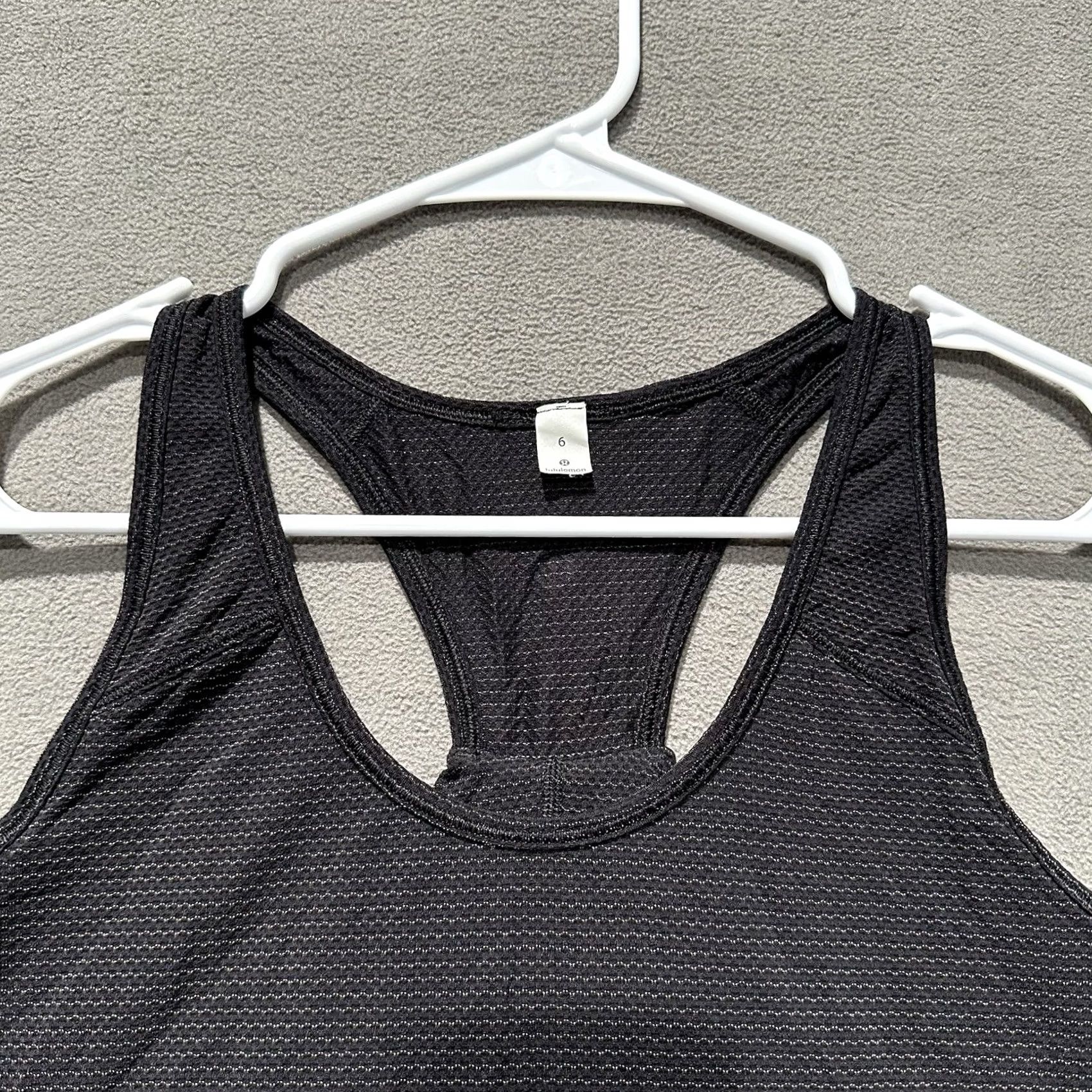 Lululemon Lululemon Essential Tank Womens 6 Black Twist Back Performance Stretch Tank Top Sleeveless Racerback Scoop Neck Activewear Yoga Mens Womens Size M / US 6-8 / IT 42-44 - 3 Thumbnail