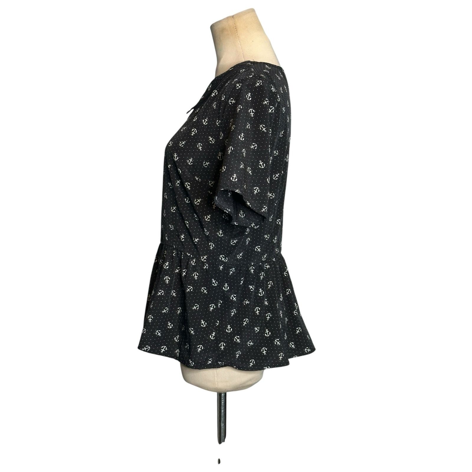 Forever 21 Forever 21 anchor print short sleeves blouse size medium Size M / US 6-8 / IT 42-44 - 5 Thumbnail