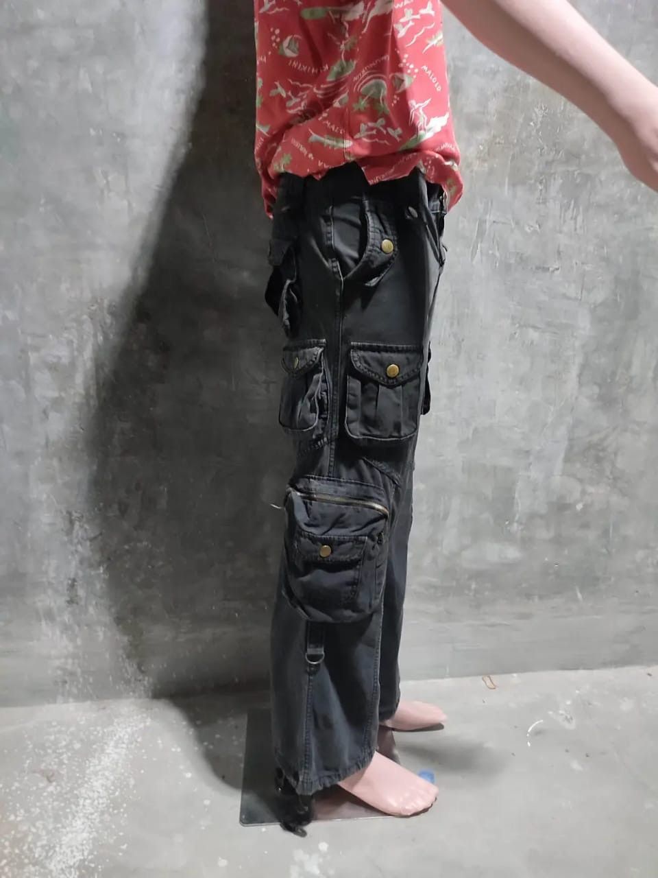 Other Beautiful Black Wash 3D Multipocket Cargo Low Rise Pants Size US 29 - 10 Thumbnail